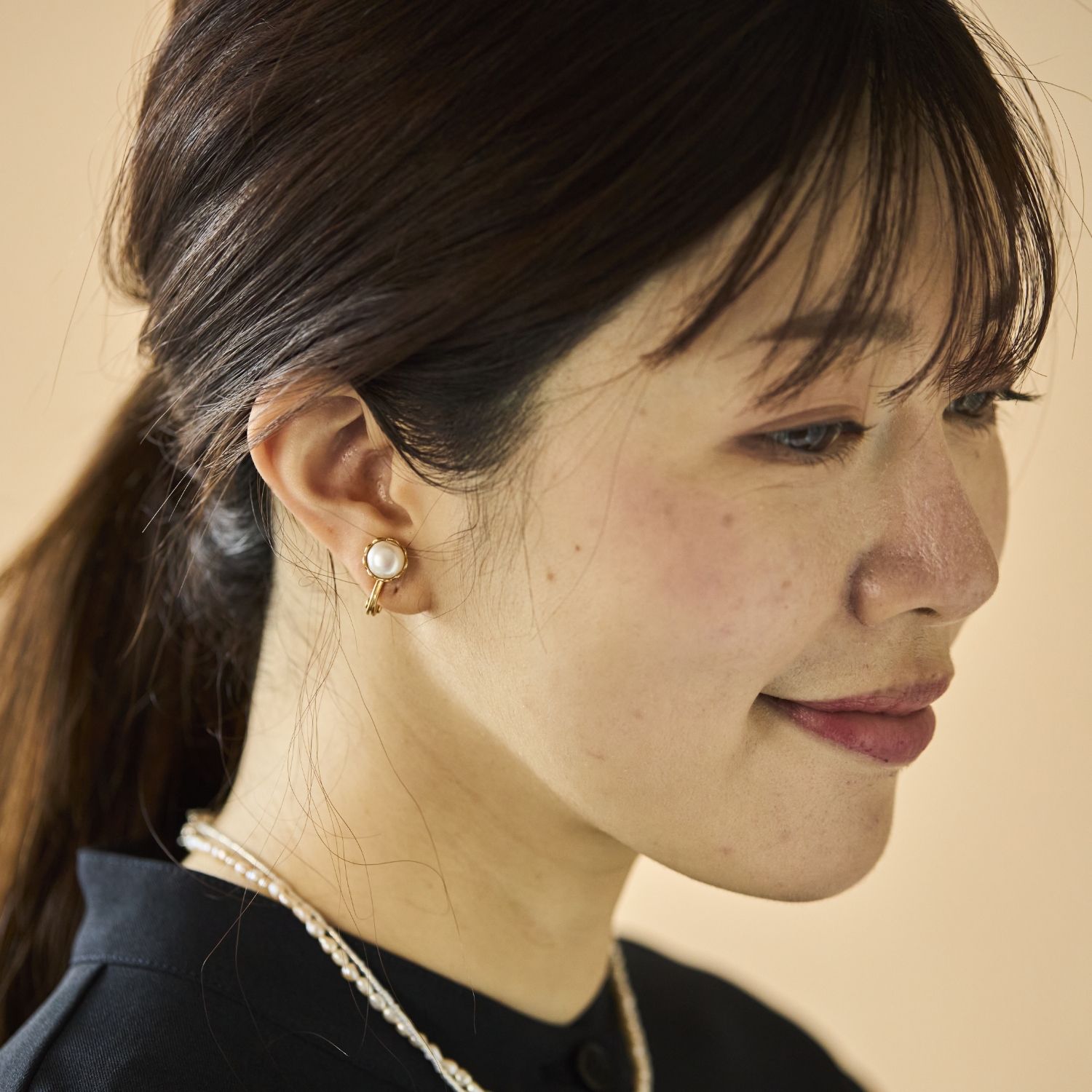 Ouca/スカラップフレーム淡水パール8mmイヤリング