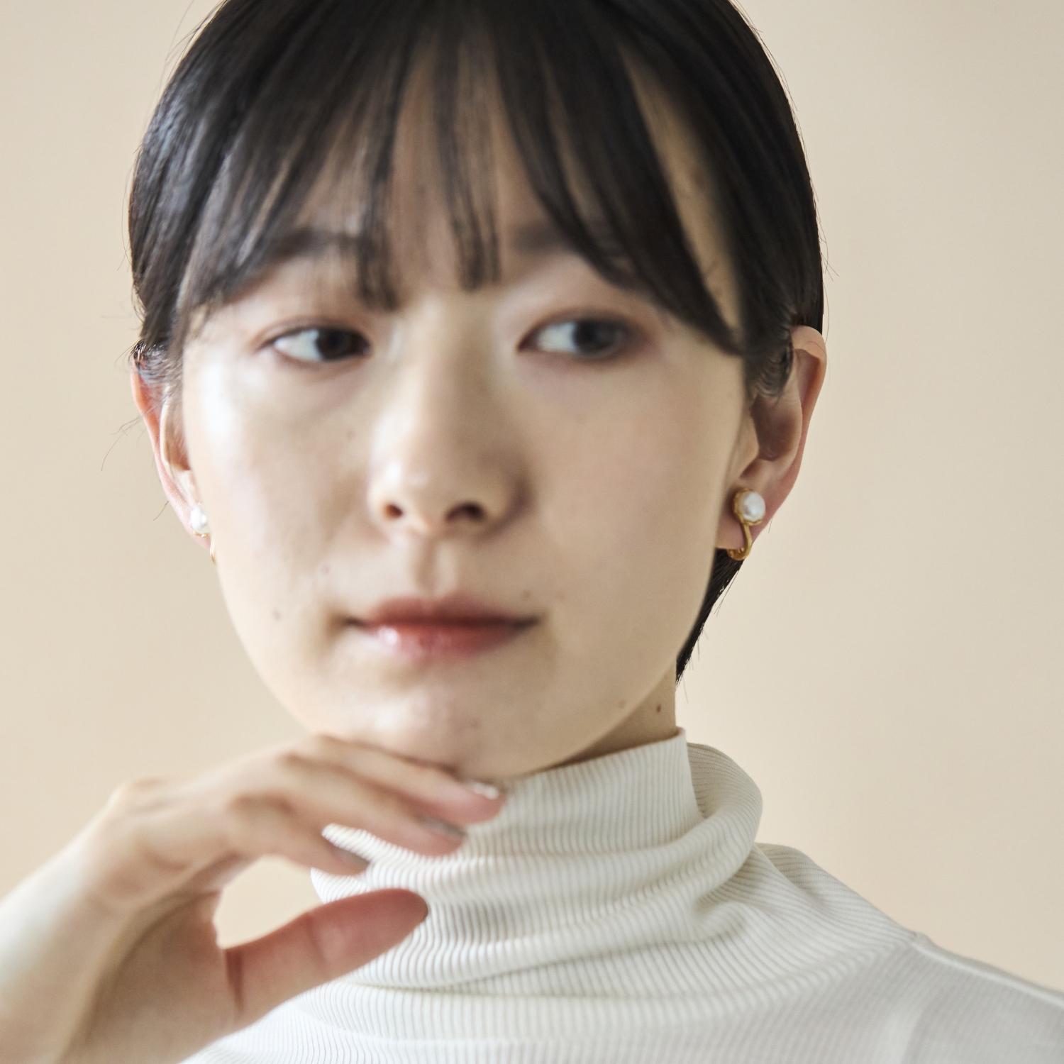 Ouca/スカラップフレーム淡水パール8mmイヤリング