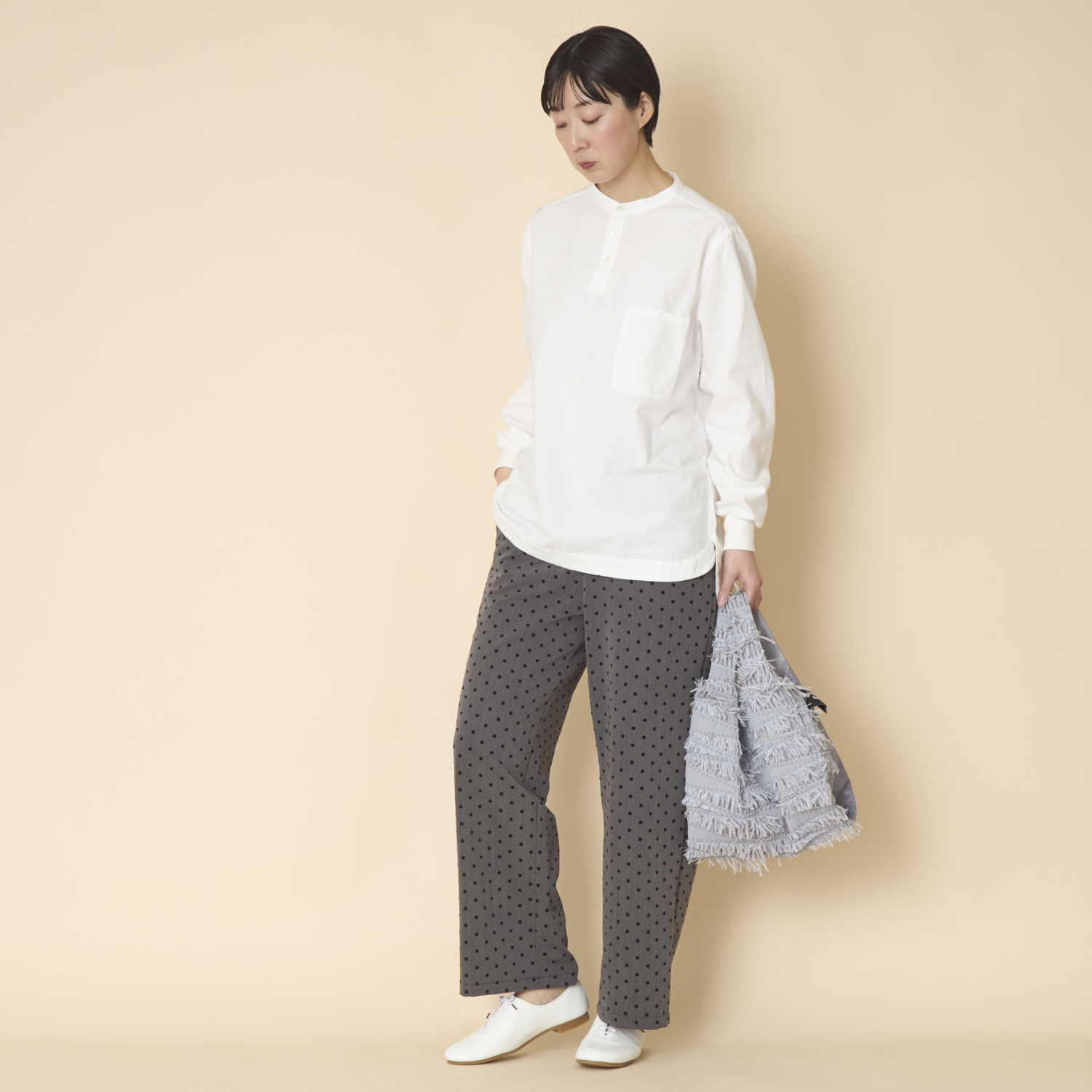denicher/フロッキードットストレートパンツ -無地以上、柄未満で手軽