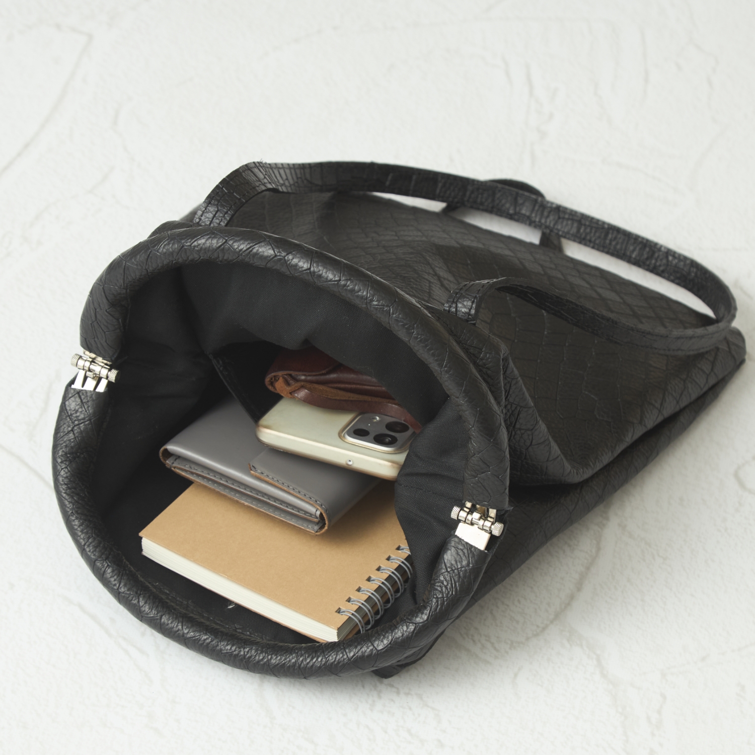 POMTATA/DLIA FRAME SAC ブラック