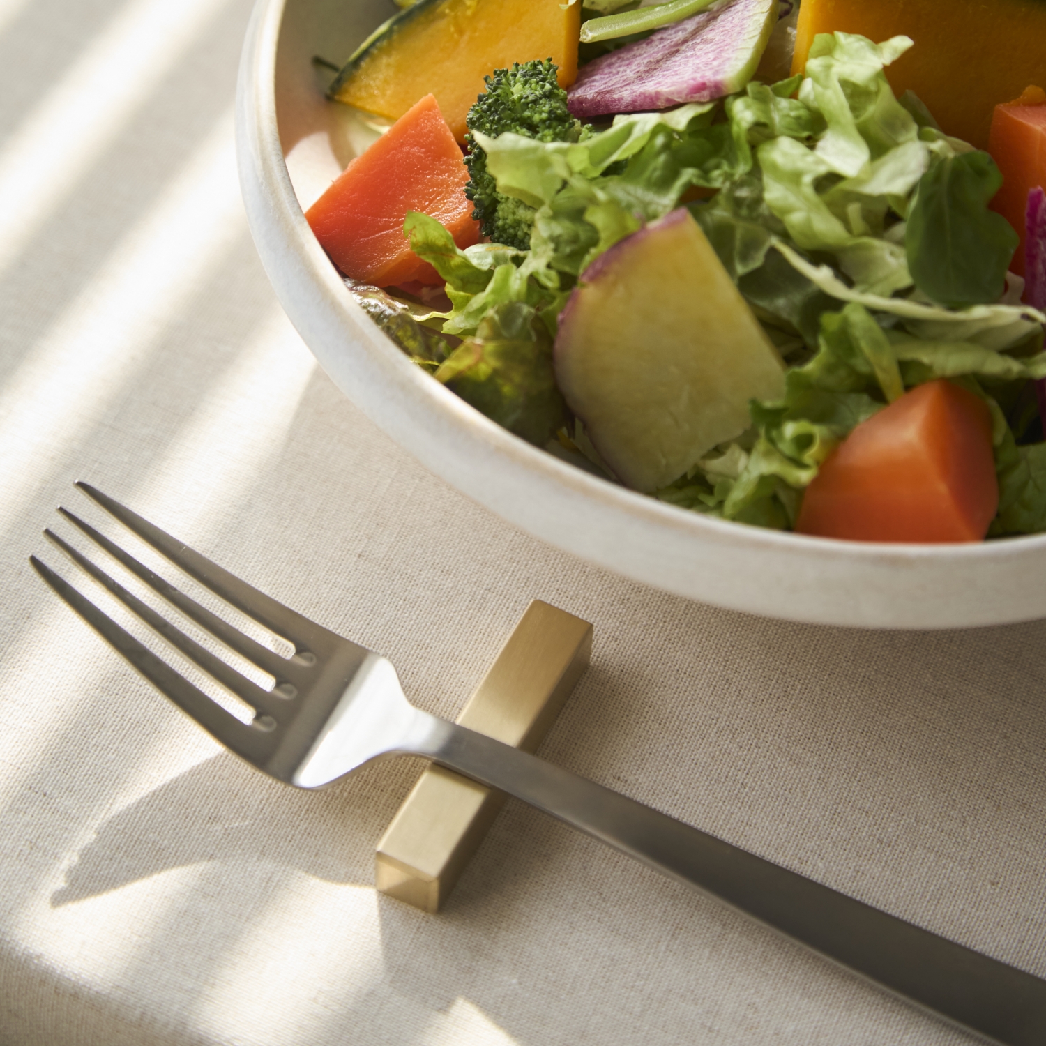 保堂/箸置き 真鍮 無地肌 -使い込むごとに味わい深くなる、真鍮の