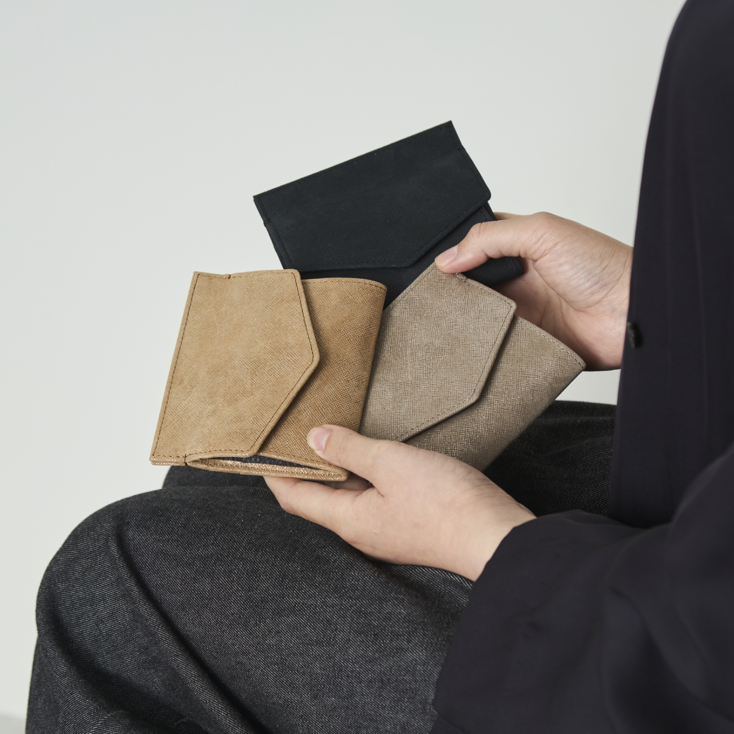 POMTATA/HAK COMPACT WALLET -手の平におさまるコンパクトなサイズ