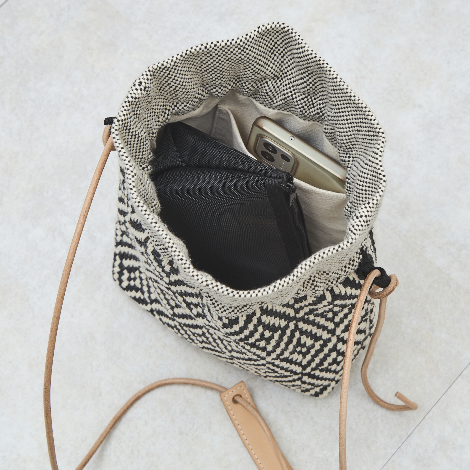 trois temps/リボン織の巾着ポシェット