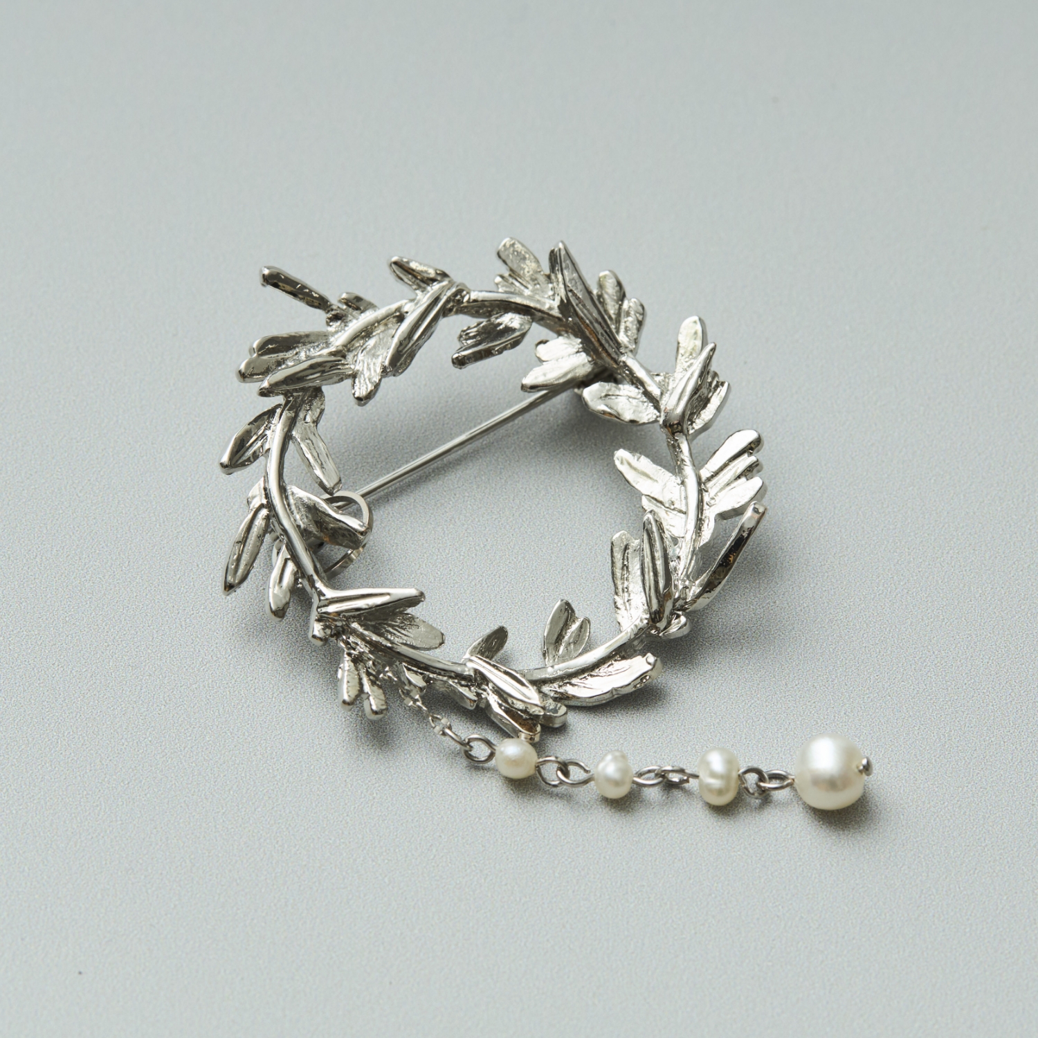 Ouca/リーフ+淡水パールブローチ サークル