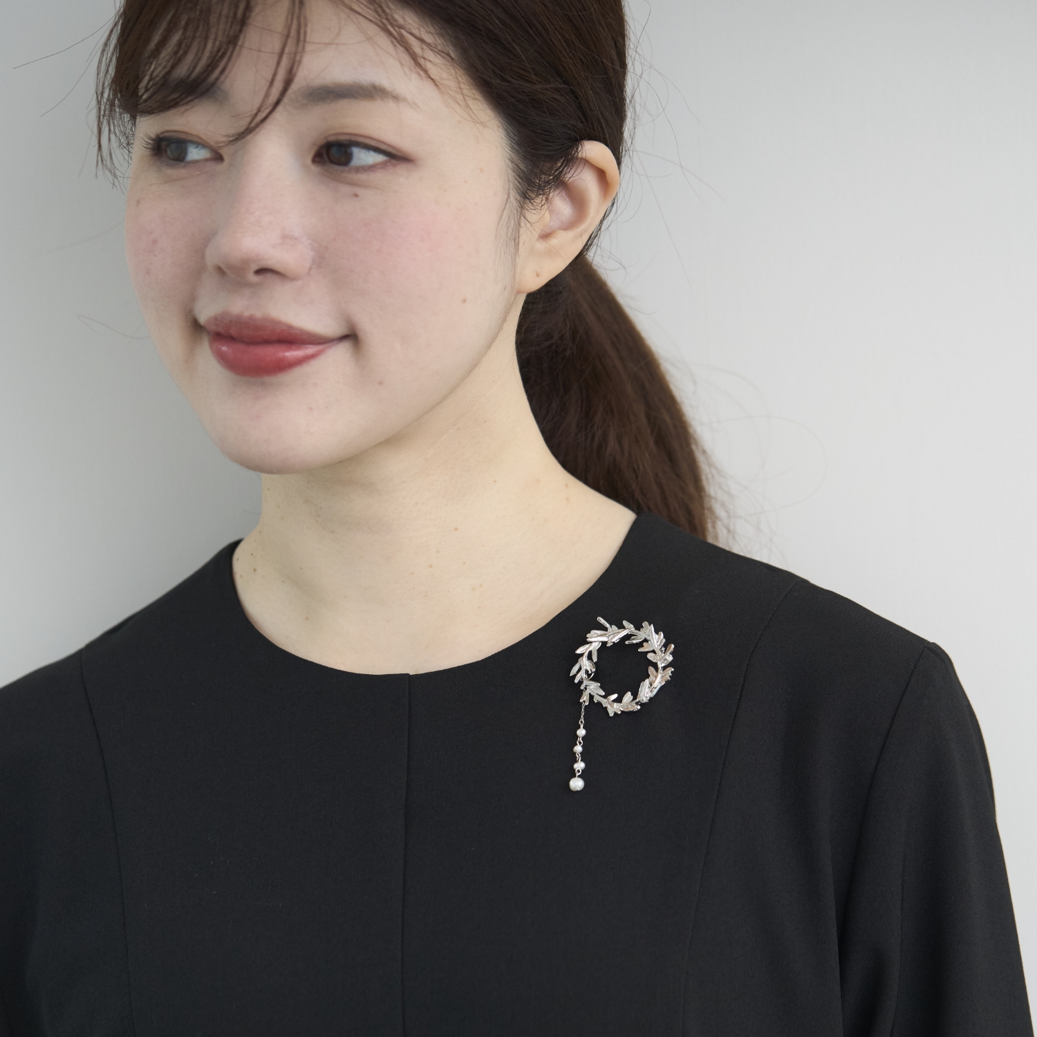 Ouca/リーフ+淡水パールブローチ サークル