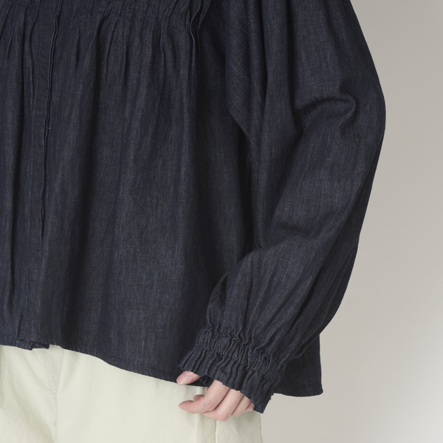ubasoku/ウェーブピンタックブラウス インディゴ