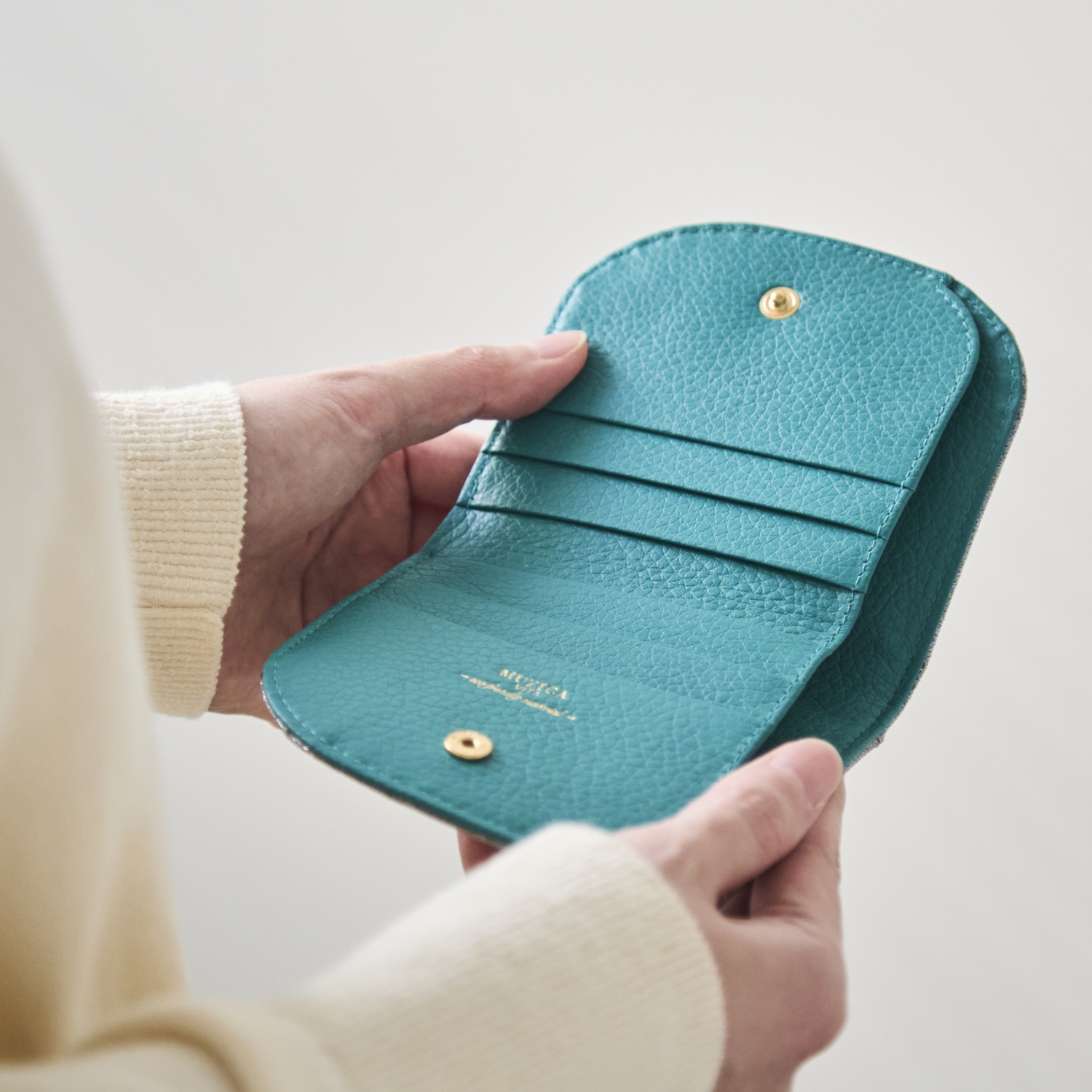 MUZICA VITA/COMBI二つ折り財布　バイカラー