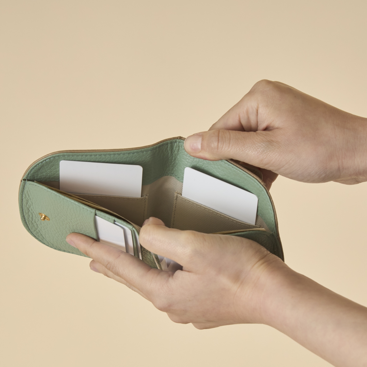 MUZICA VITA/COMBI二つ折り財布　バイカラー