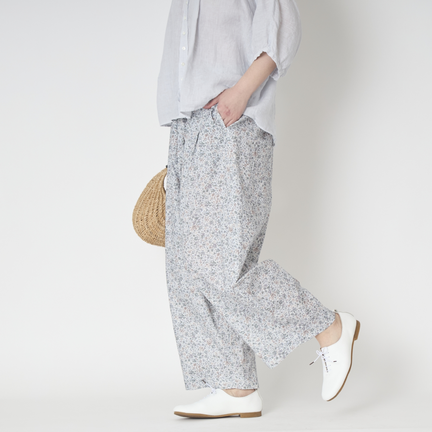 TUTIE./コットンリネンフラワープリントパンツ