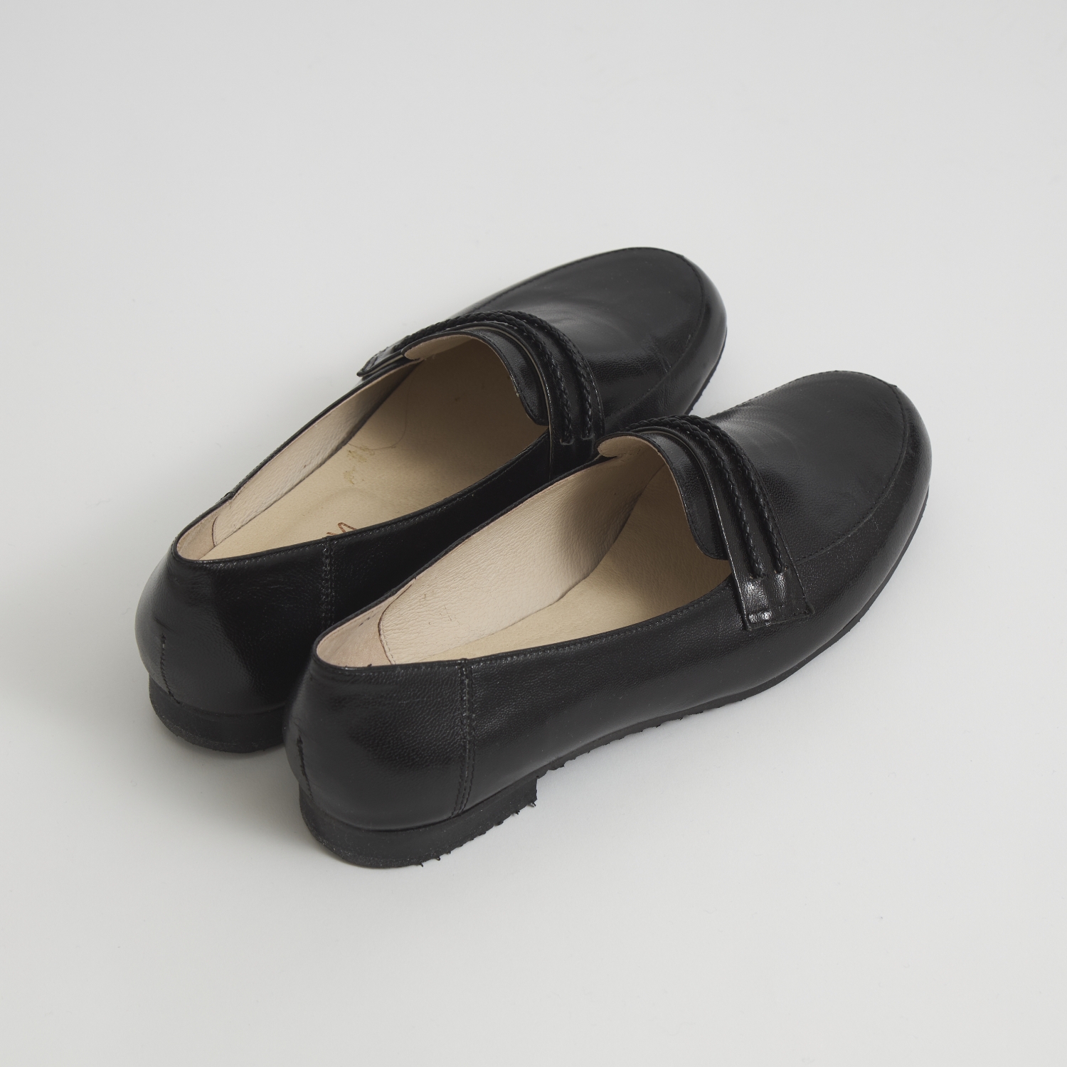 KUTSUNE/LIGHT RIGHT LITHE LOAFER