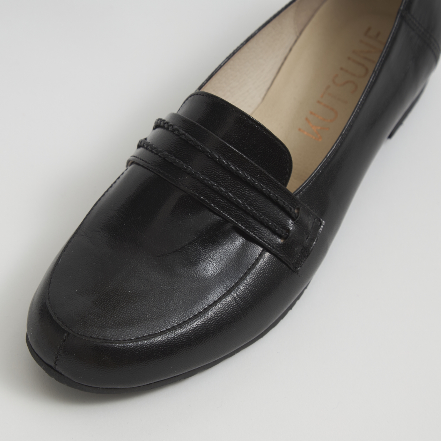 KUTSUNE/LIGHT RIGHT LITHE LOAFER