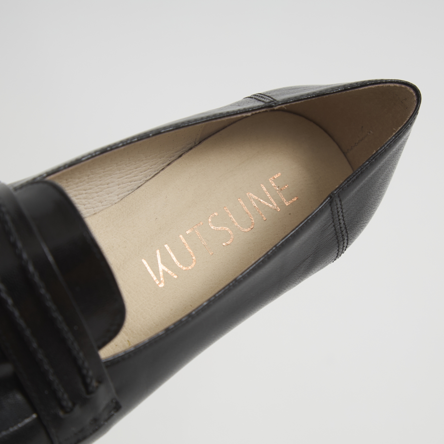KUTSUNE/LIGHT RIGHT LITHE LOAFER