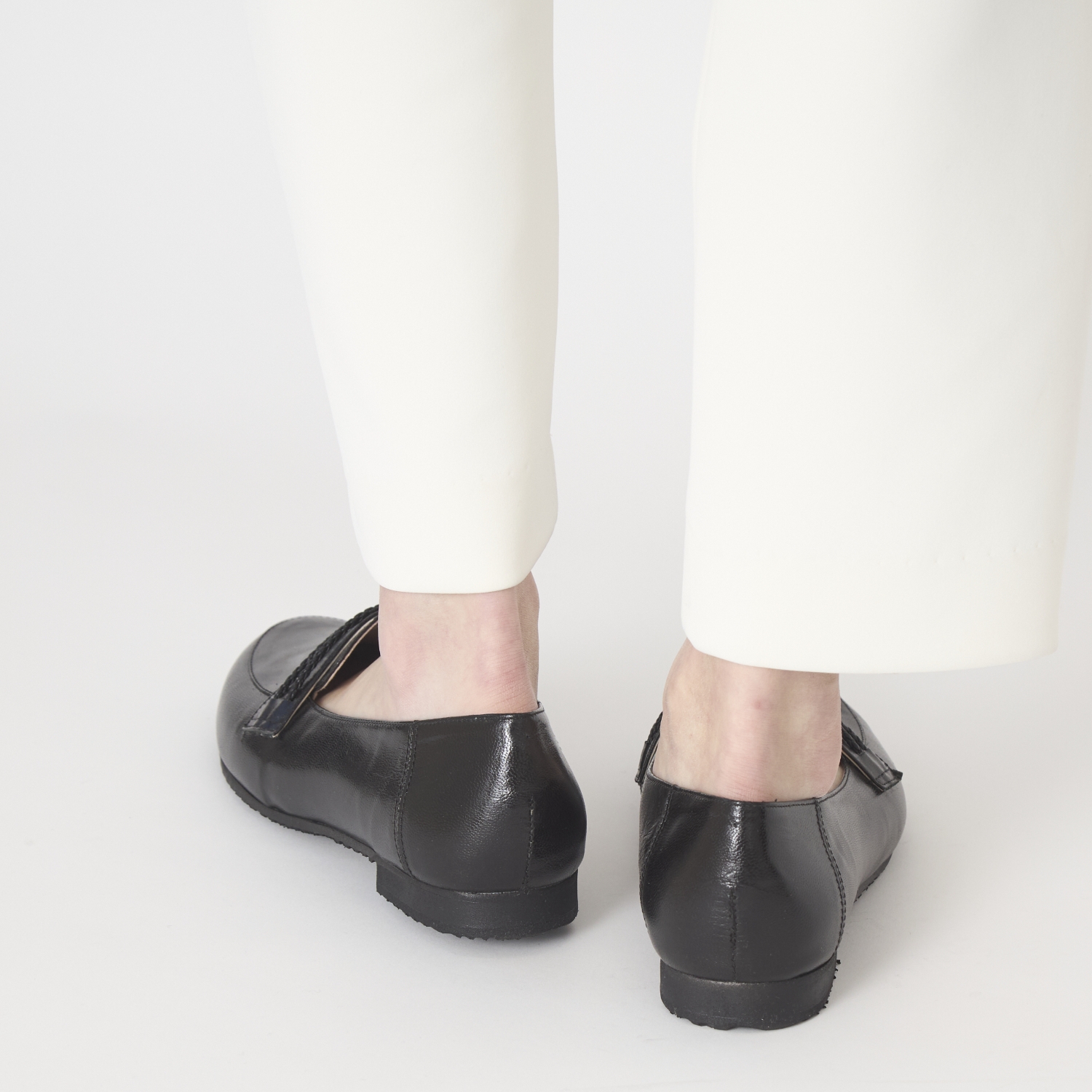 KUTSUNE/LIGHT RIGHT LITHE LOAFER