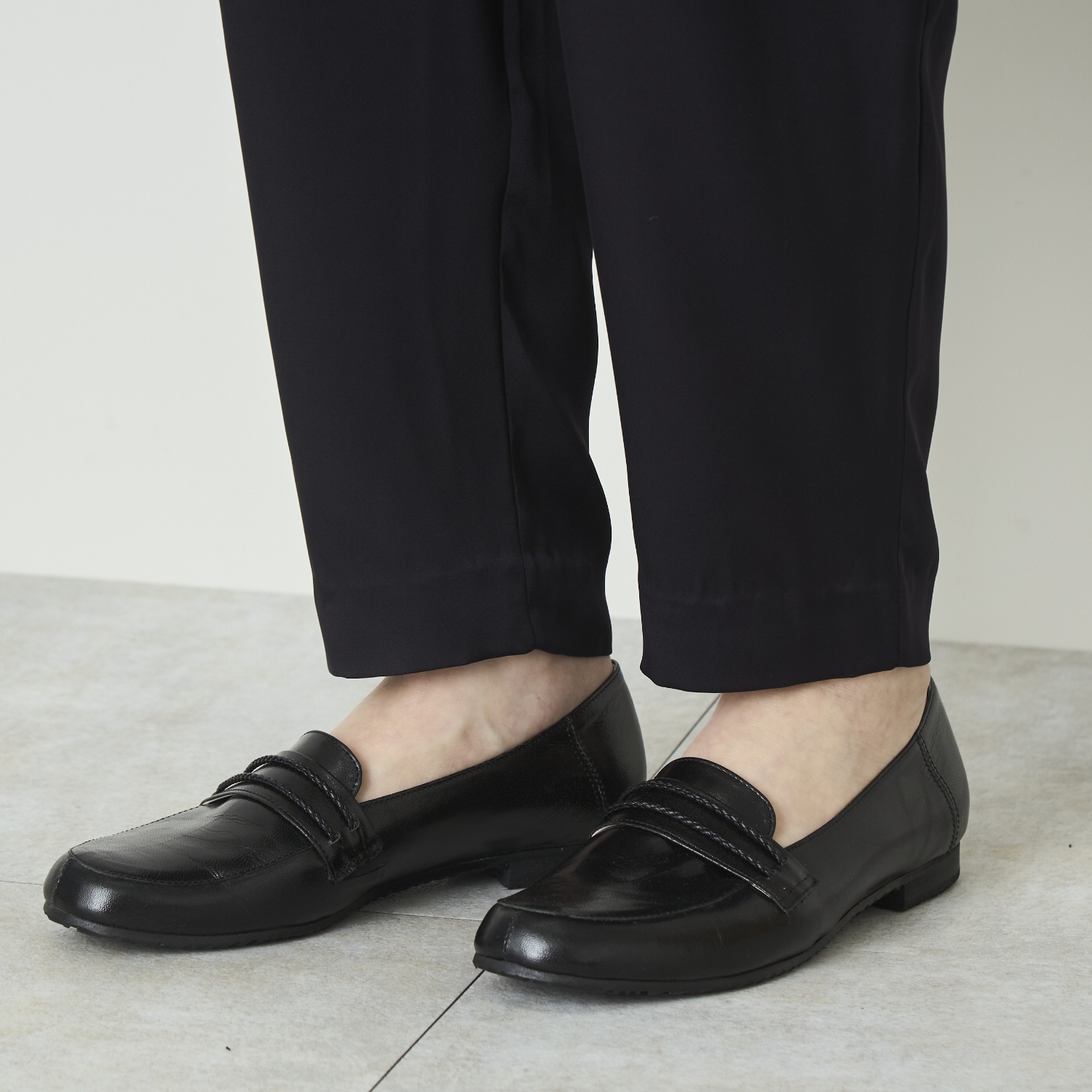 DRESS HERSELF/シルクサテンテーパードパンツ