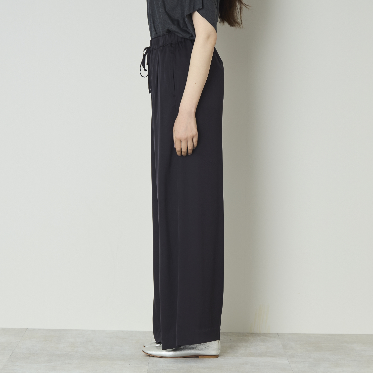 DRESS HERSELF/シルクサテンワイドパンツ
