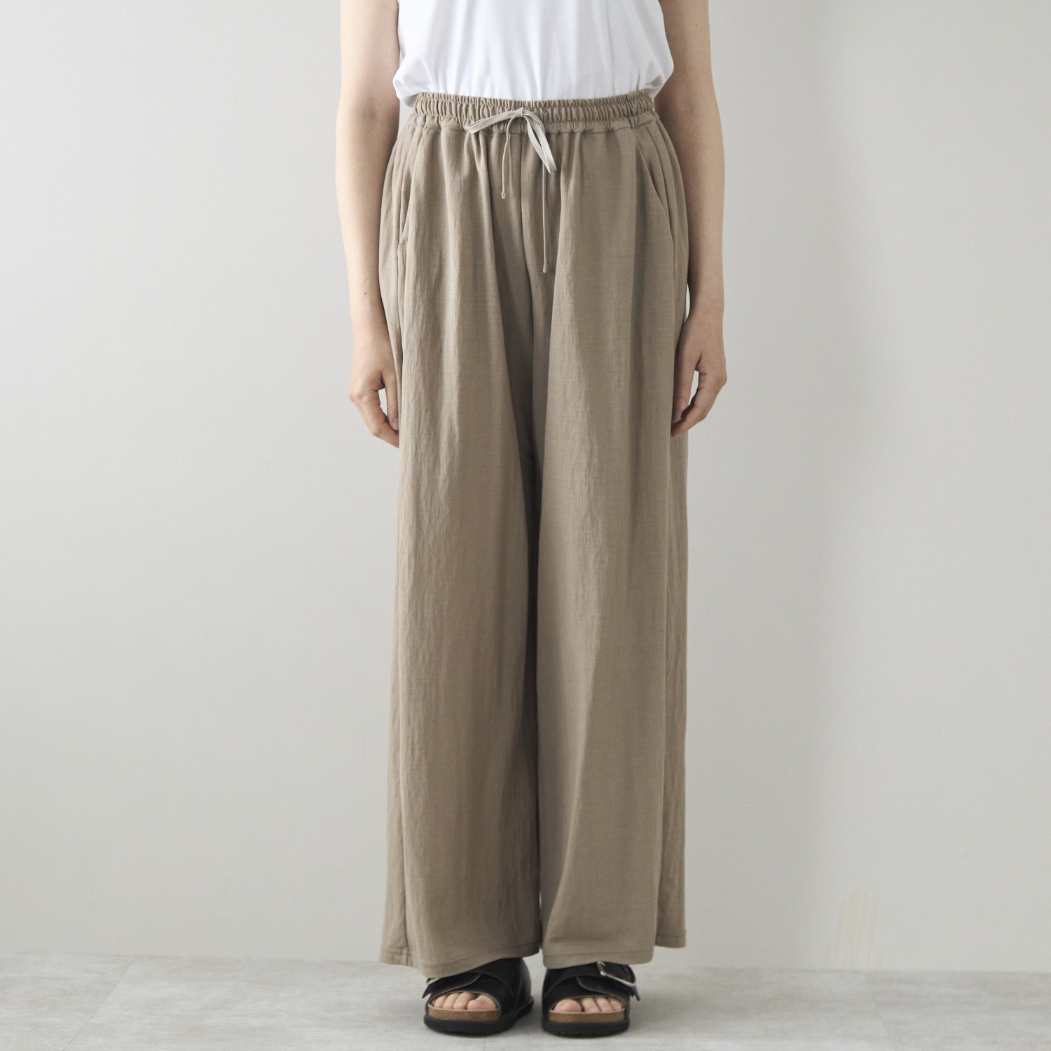 Kilka/接触冷感素材のきれい見えストレッチパンツ