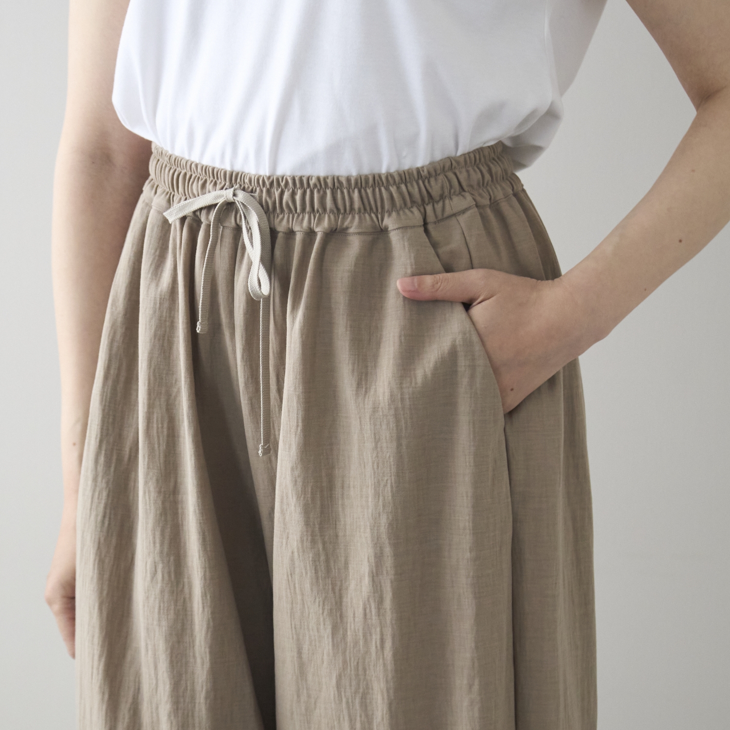 Kilka/接触冷感素材のきれい見えストレッチパンツ