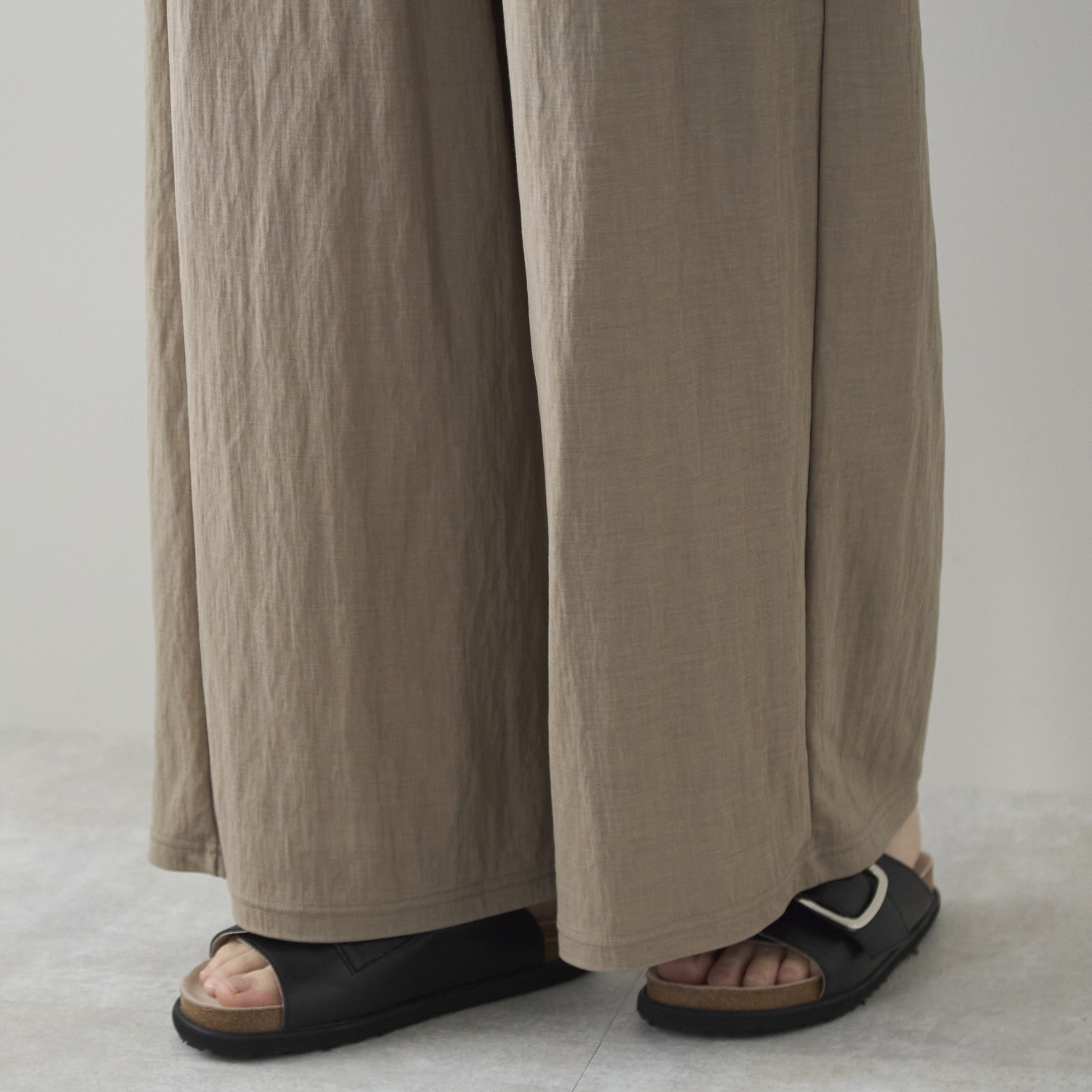 Kilka/接触冷感素材のきれい見えストレッチパンツ