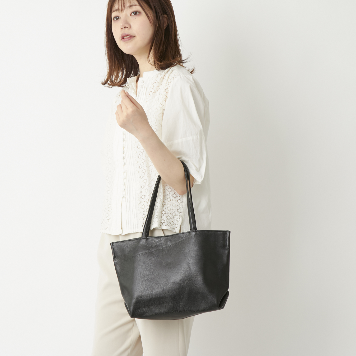 TRAD+/撥水レザートートバッグ M -急な雨でも慌てない、撥水加工の 