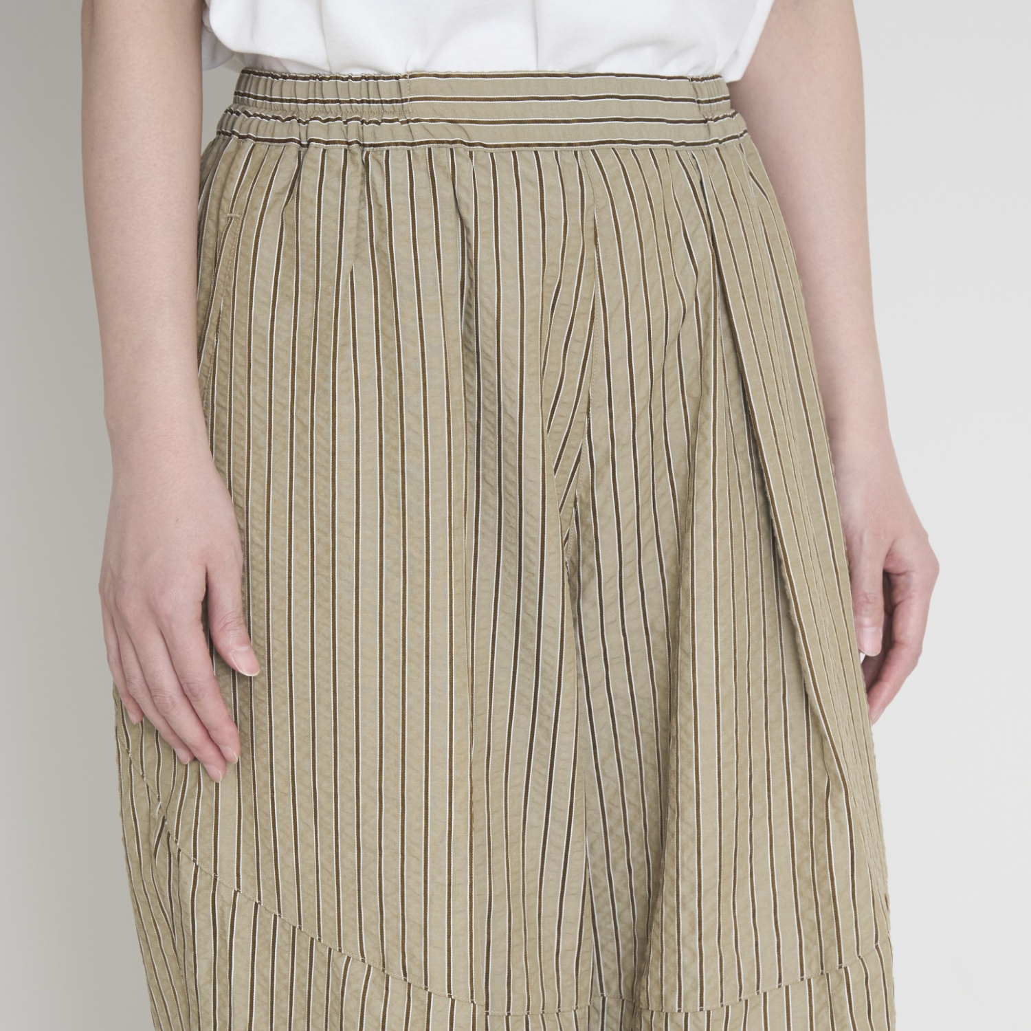 Kilka/風が通るストライプのカーブパンツ