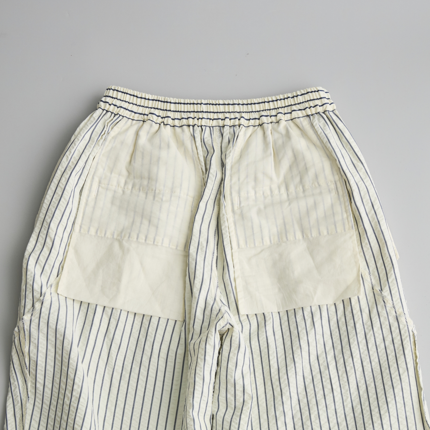 Kilka/風が通るストライプのカーブパンツ