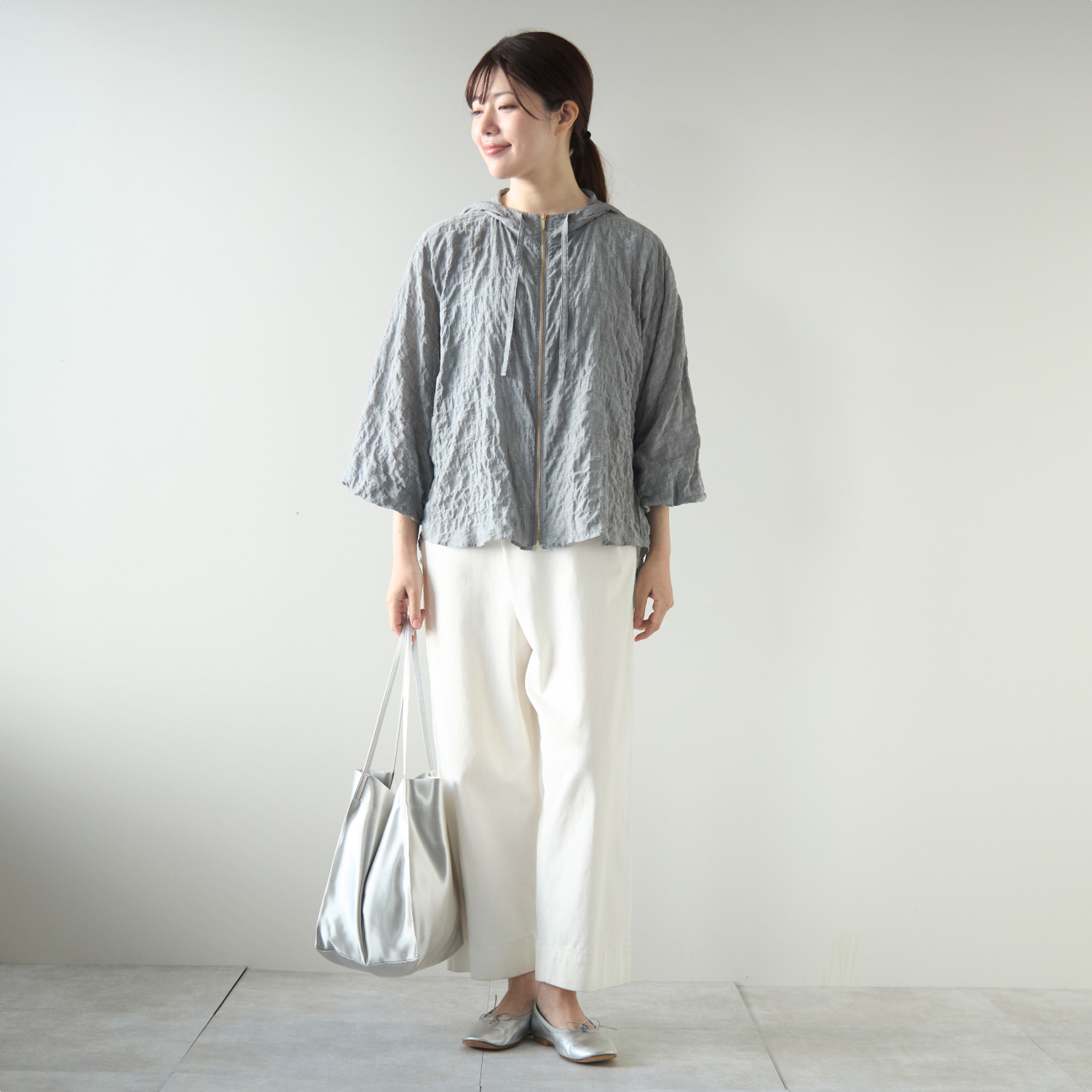 Kilka/軽くてシワを気にせず使える、薄手コットンパーカー