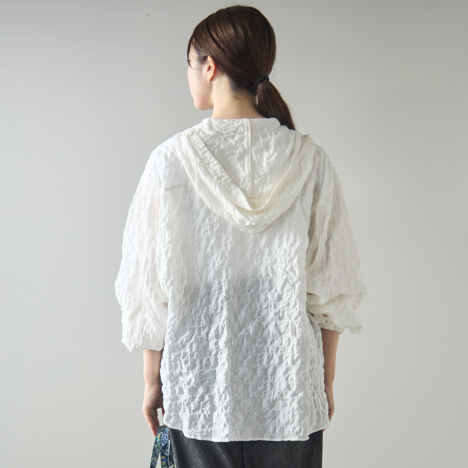 Kilka/軽くてシワを気にせず使える、薄手コットンパーカー