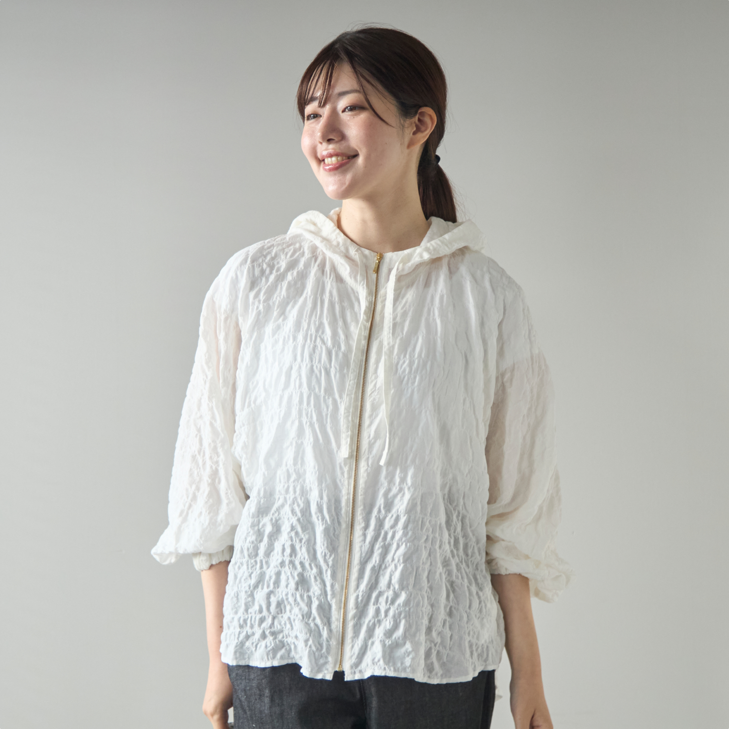 Kilka/軽くてシワを気にせず使える、薄手コットンパーカー