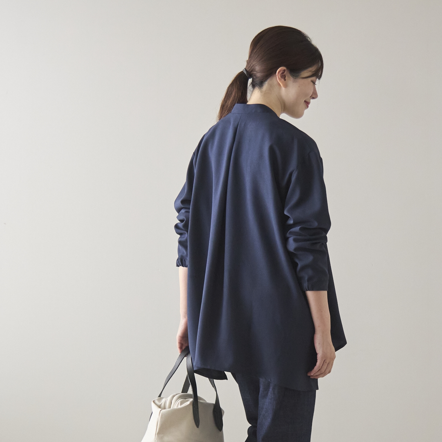Kilka/アイロンいらずで家で洗えるVネックブラウスジャケット
