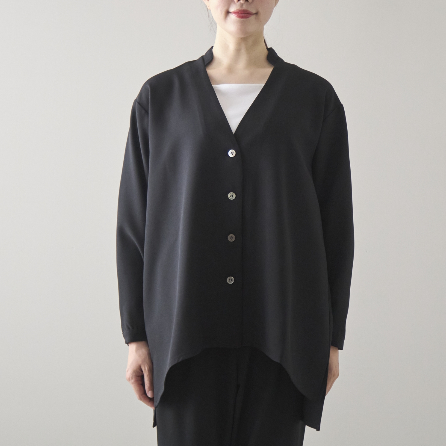 Kilka/アイロンいらずで家で洗えるVネックブラウスジャケット