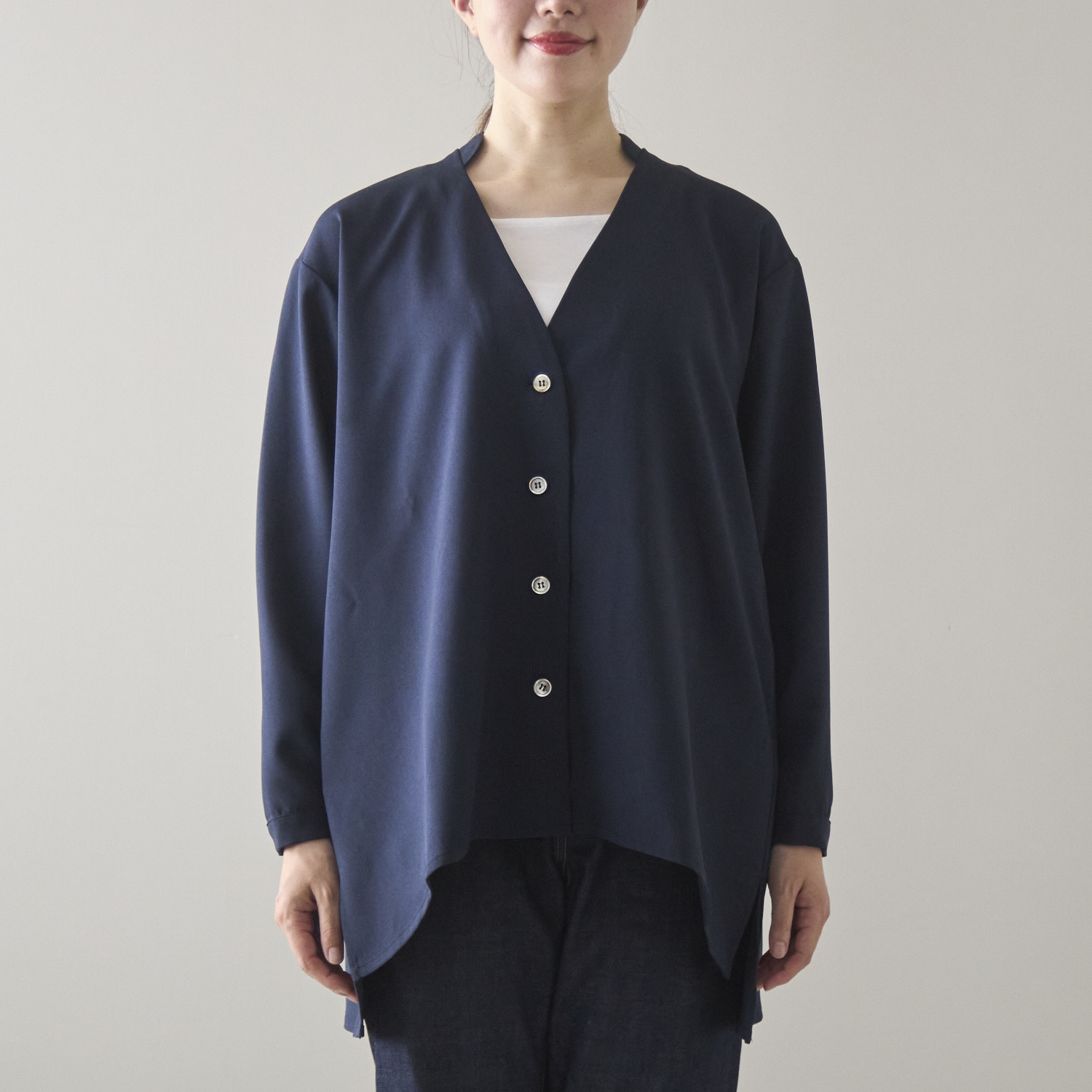 Kilka/アイロンいらずで家で洗えるVネックブラウスジャケット