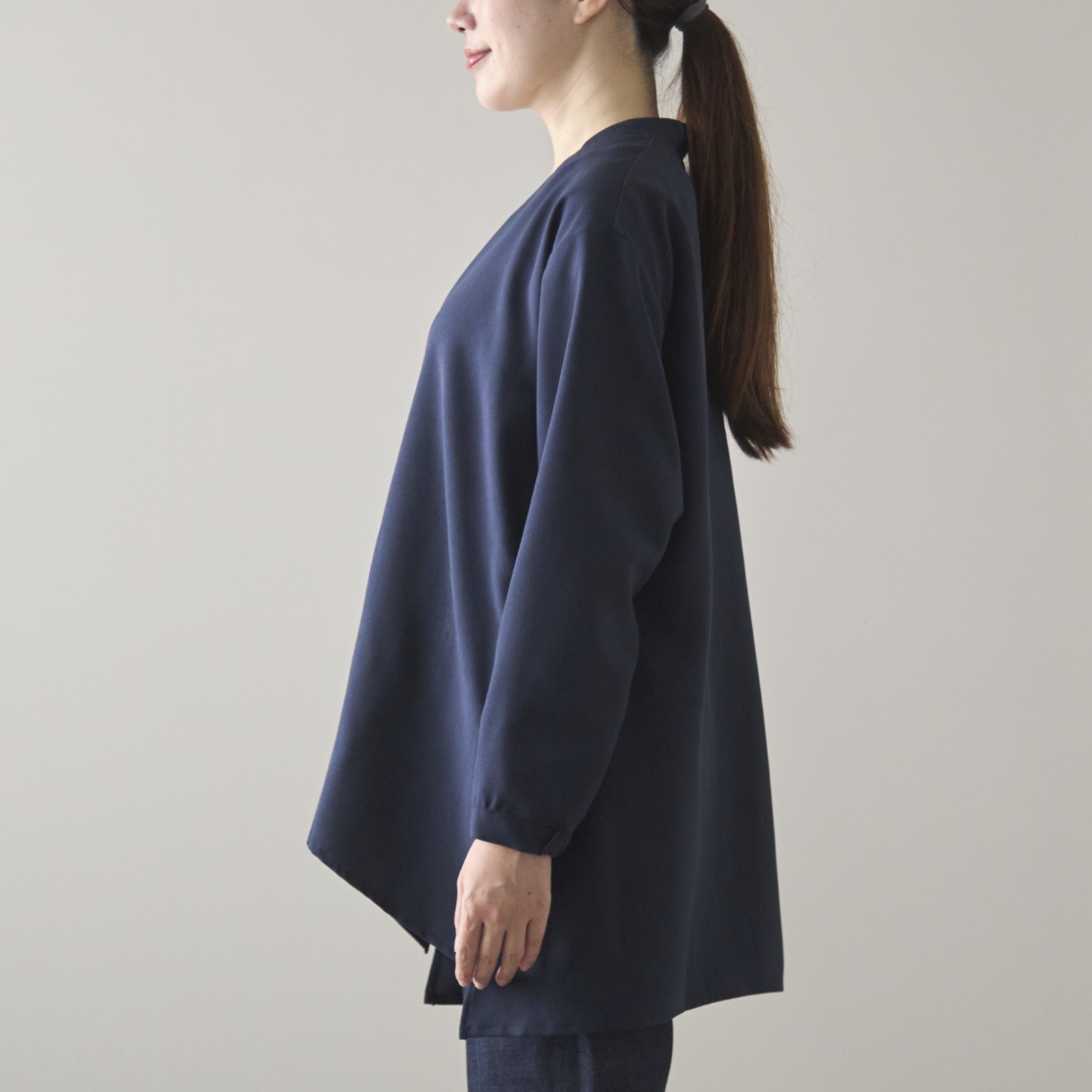 Kilka/アイロンいらずで家で洗えるVネックブラウスジャケット