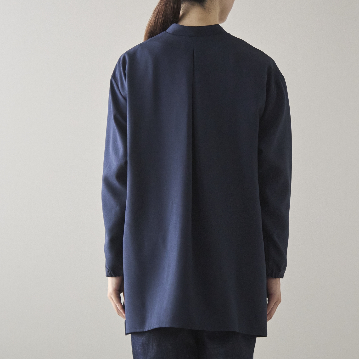Kilka/アイロンいらずで家で洗えるVネックブラウスジャケット