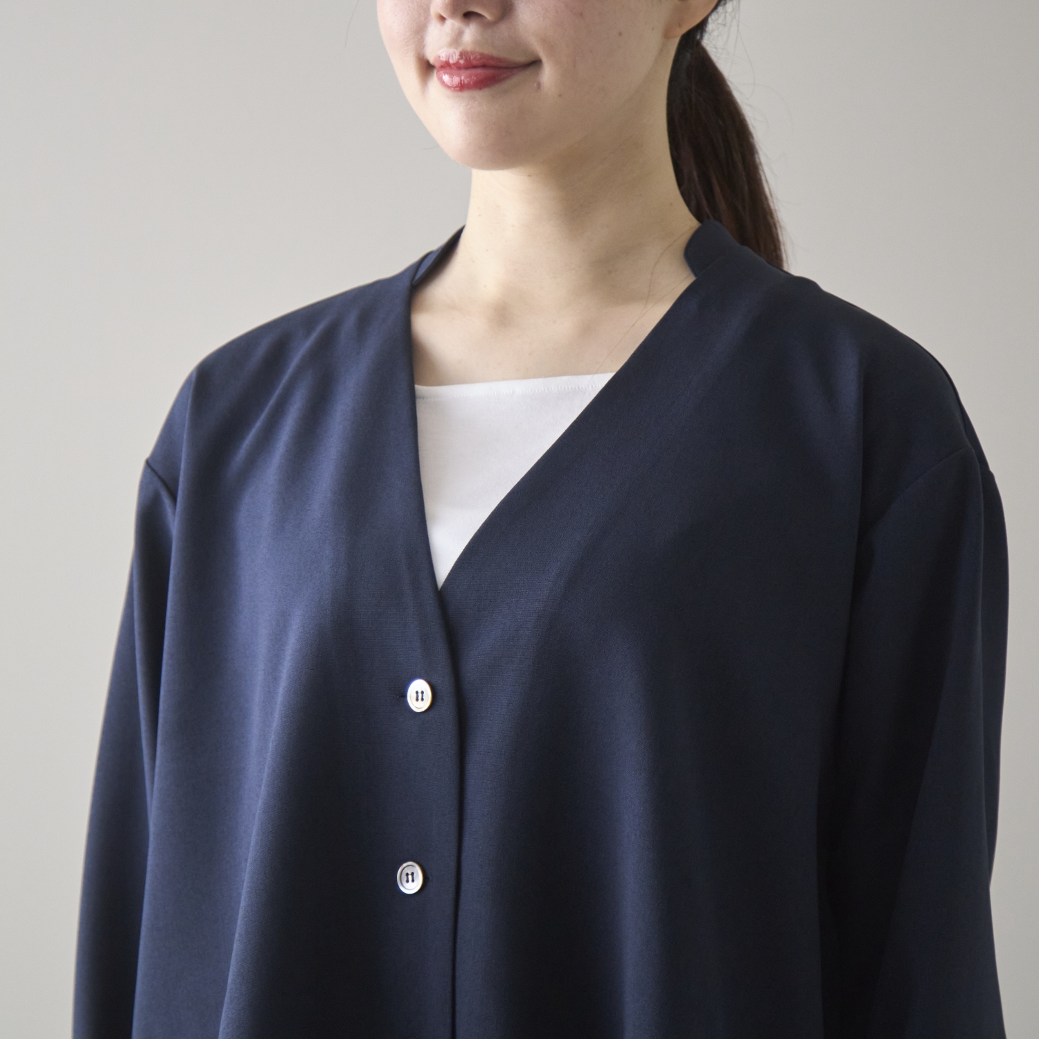 Kilka/アイロンいらずで家で洗えるVネックブラウスジャケット