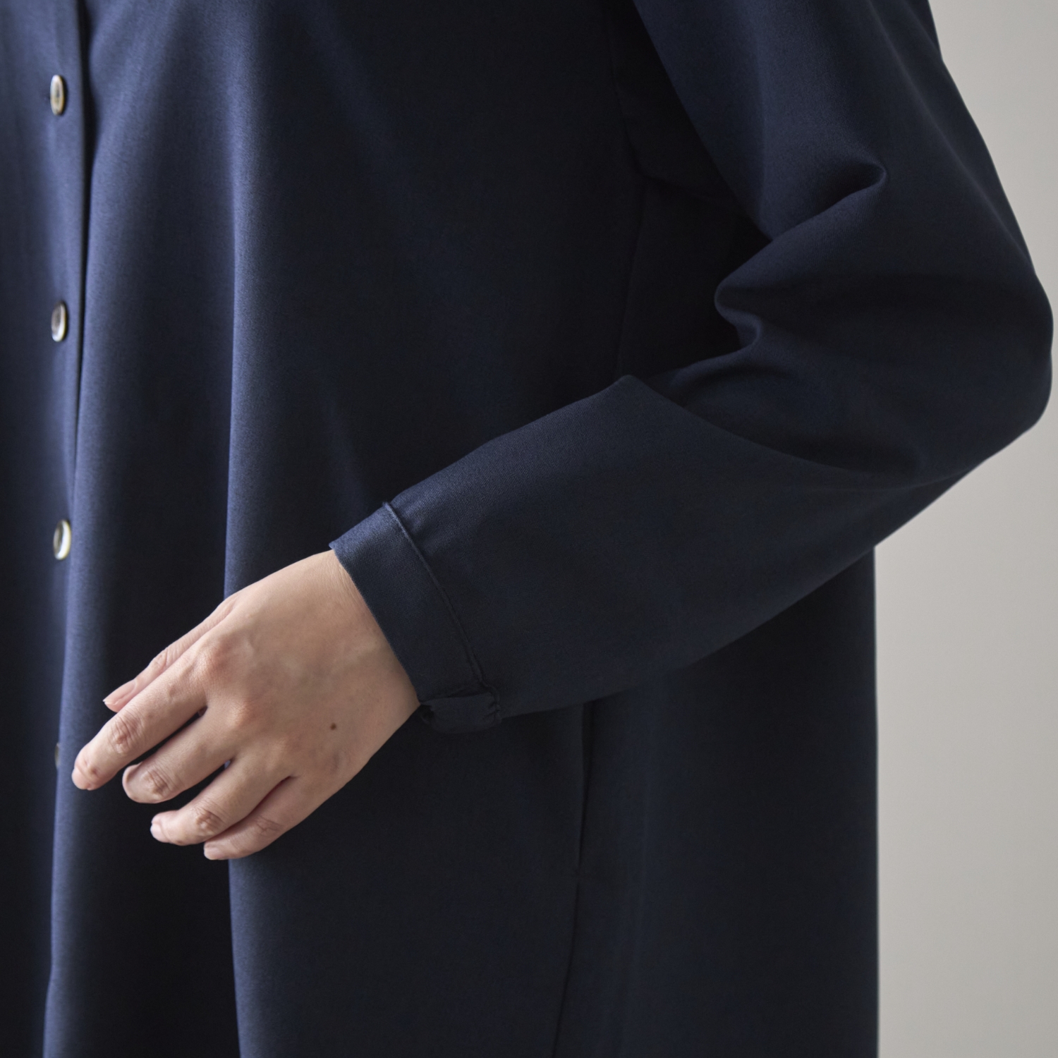 Kilka/アイロンいらずで家で洗えるVネックブラウスジャケット