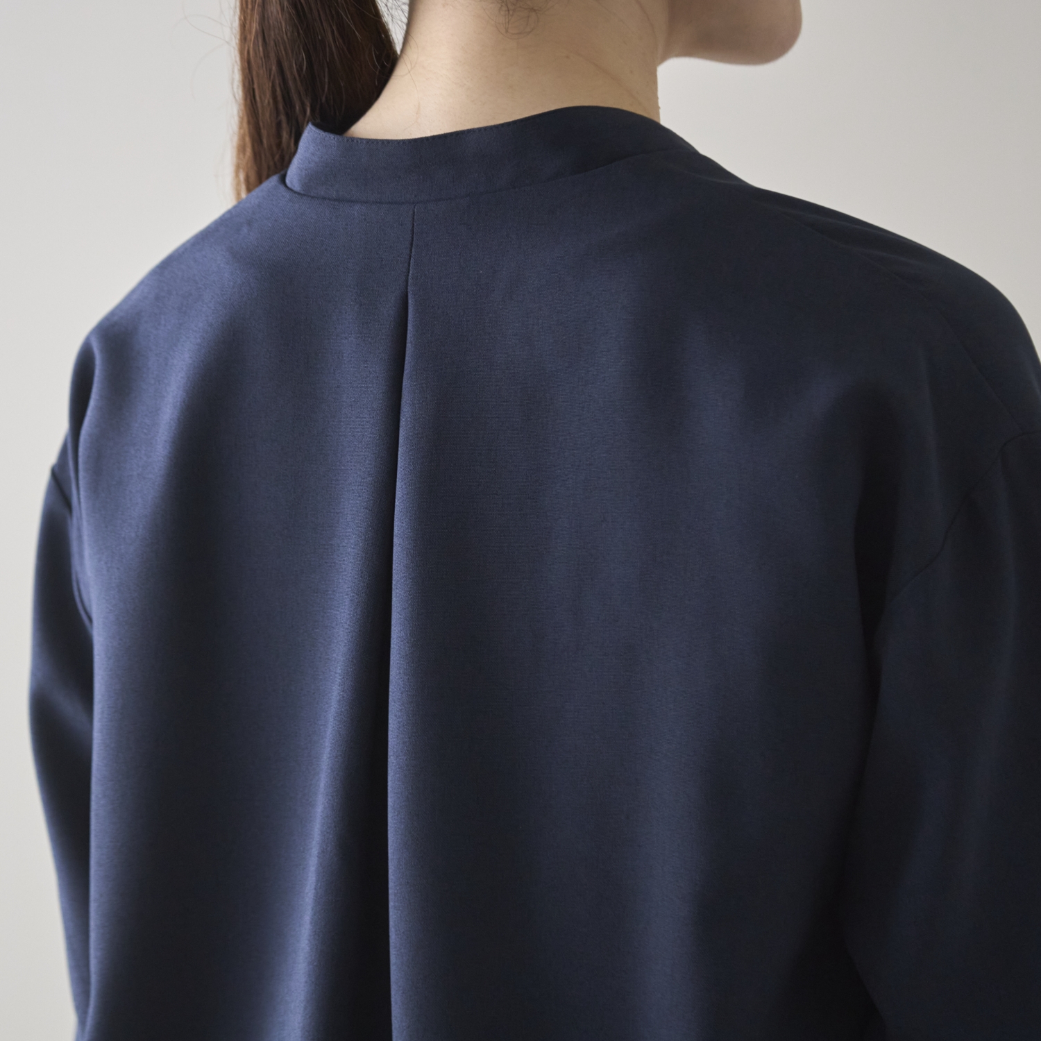 Kilka/アイロンいらずで家で洗えるVネックブラウスジャケット