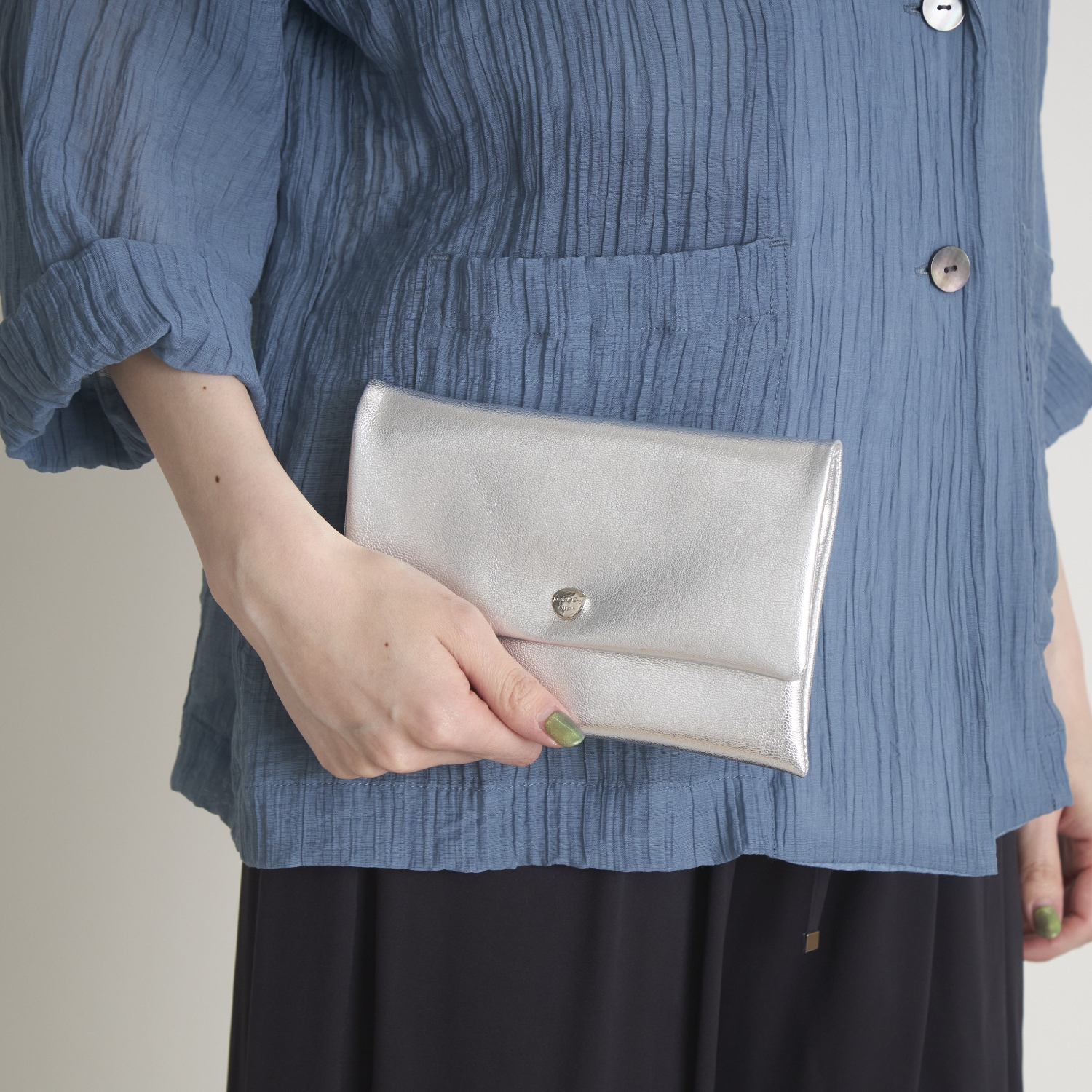 Neutral Gray/ハスキーロングウォレット　メタリックレザー