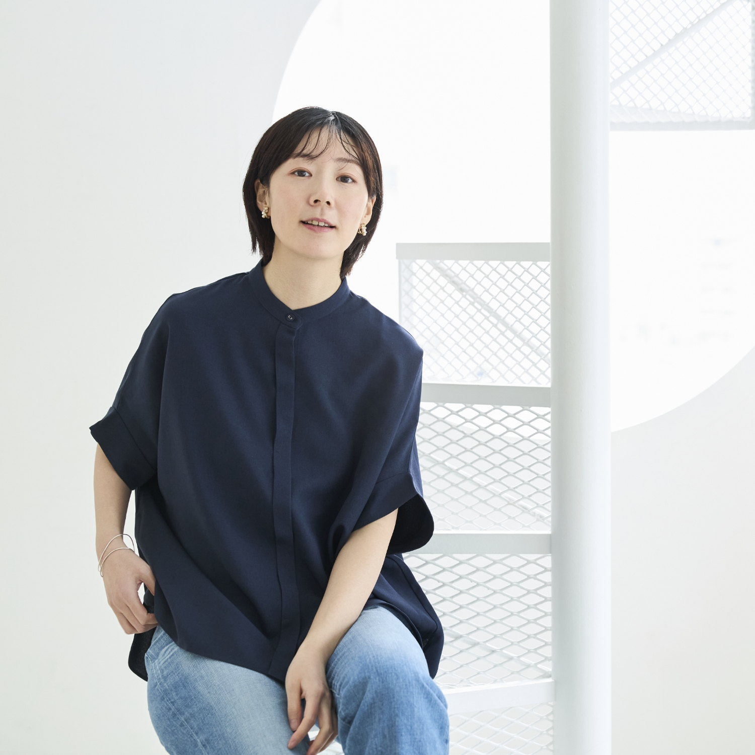 Kilka/蒸れ知らずですぐ乾くきれいめ比翼ブラウス -ドライタッチでシワ 