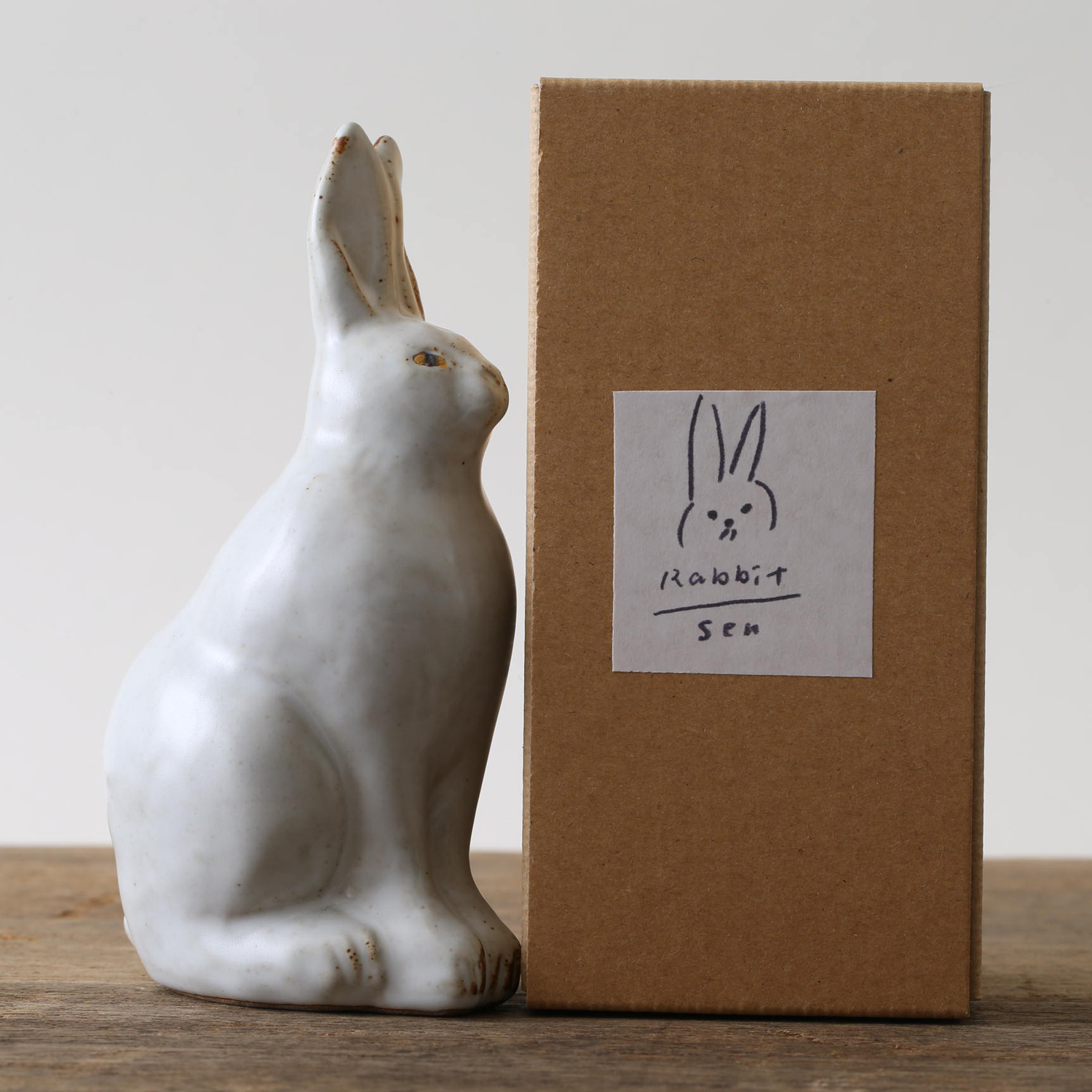 sen/動物のオブジェ rabbit（ウサギ） -シュールな表情でこちらを見ている、うさぎの置物 スタイルストア
