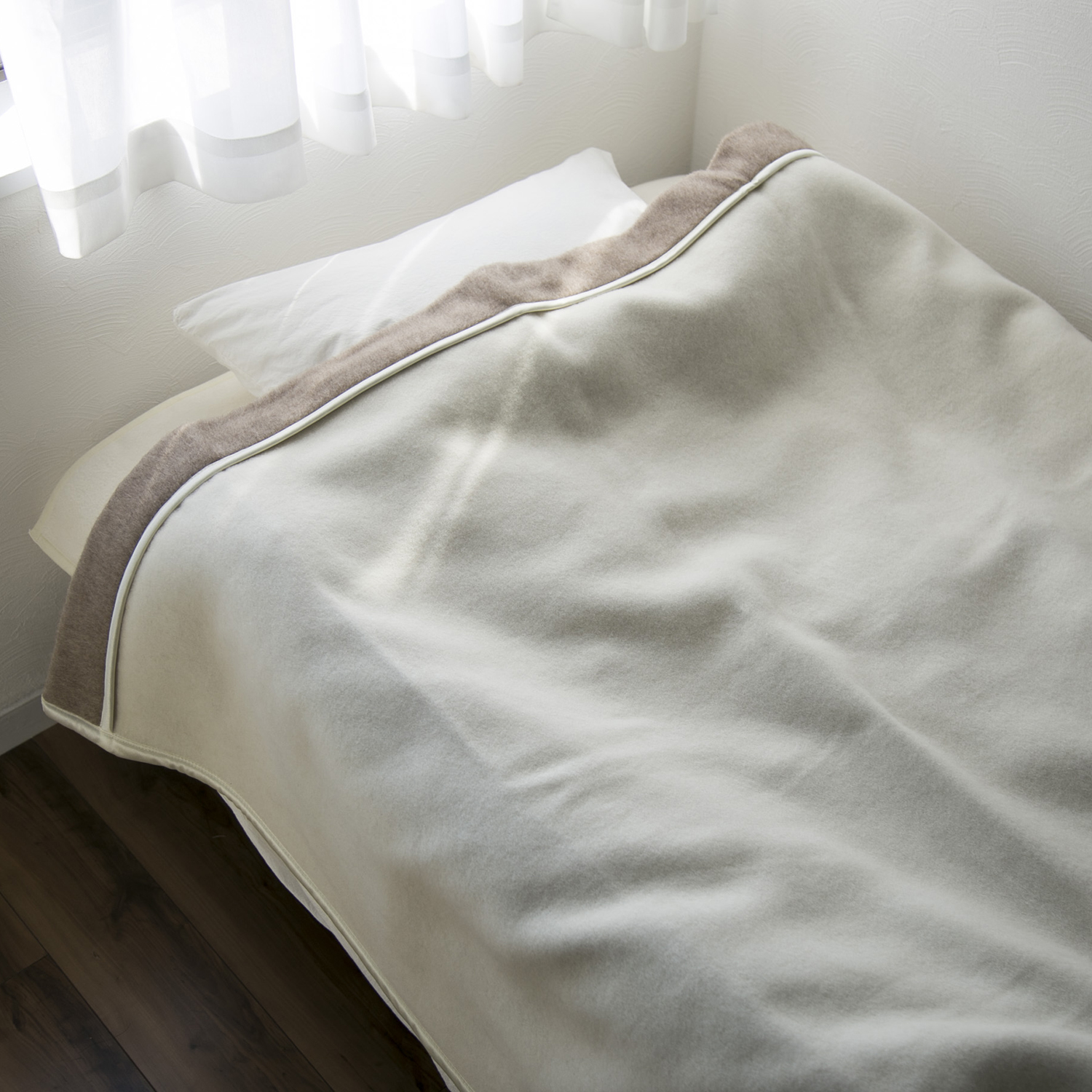 三井毛織/カシミヤとメリノウールのリバーシブルブランケット シングルサイズ -極上の暖かさで気持ちよく眠れる、ワンランク上の毛布 - スタイルストア