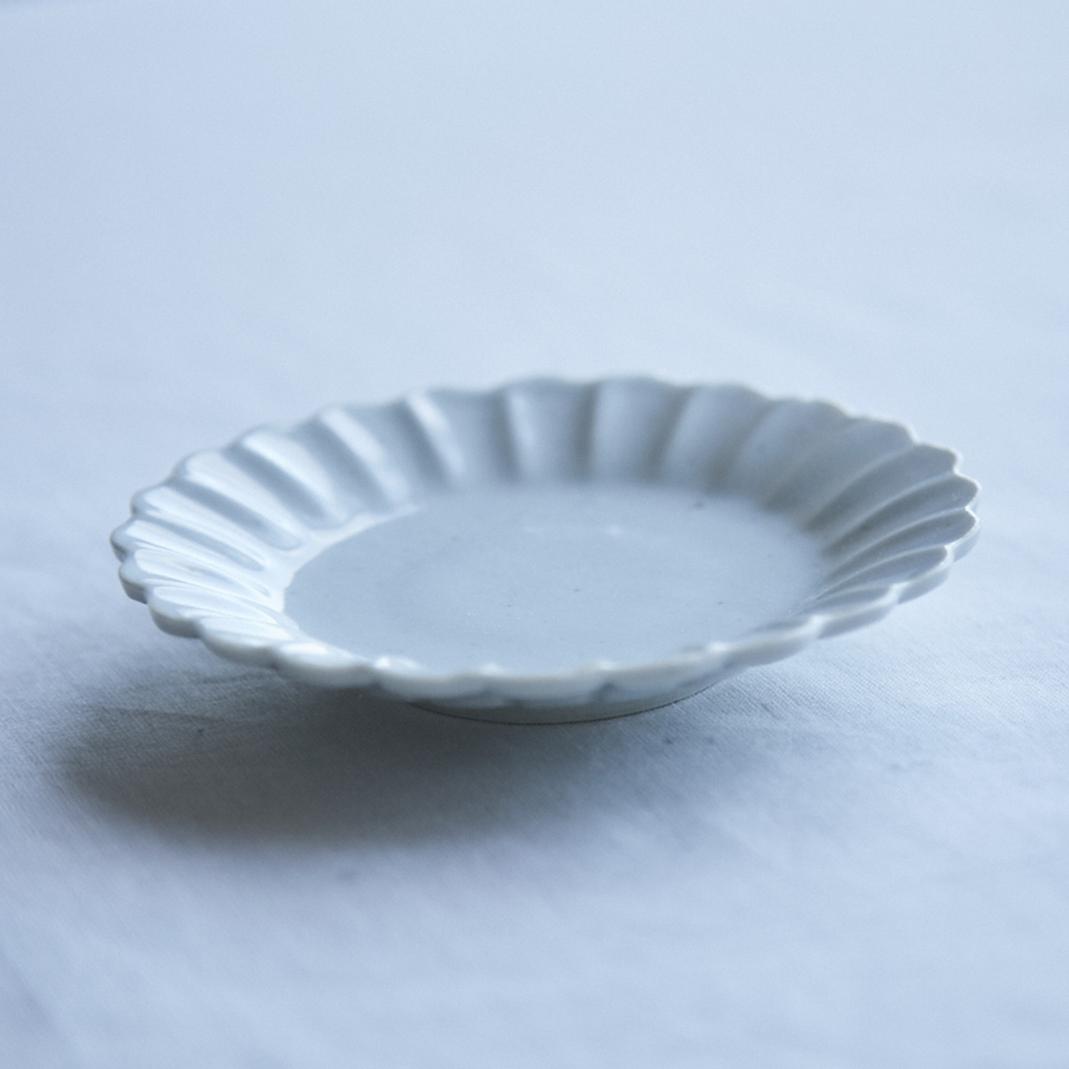 KIHARA/古白磁 菊型小皿