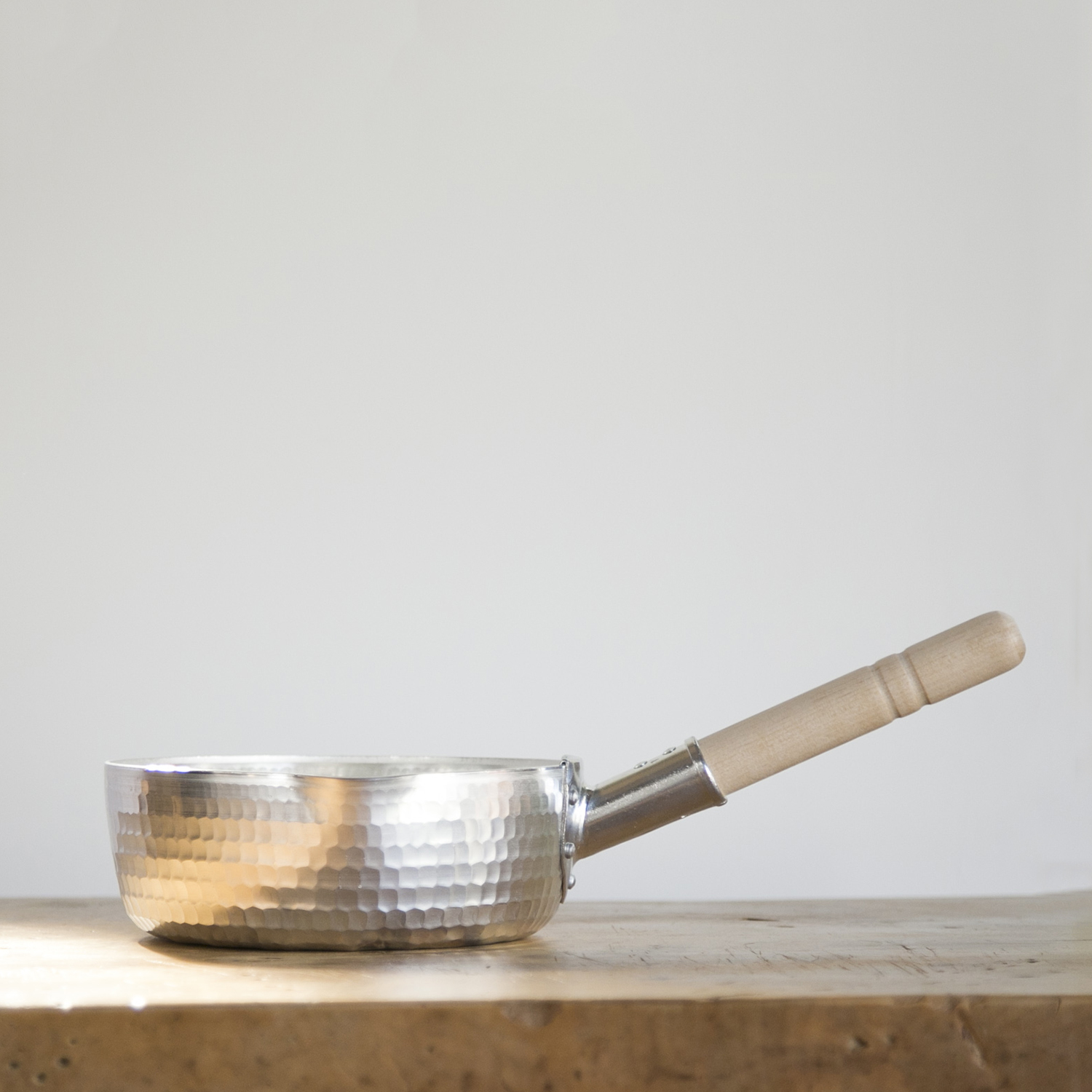 中村銅器製作所/アルミ特製行平鍋 15cm - 軽く丈夫で扱いやすい、アルミで作った行平鍋