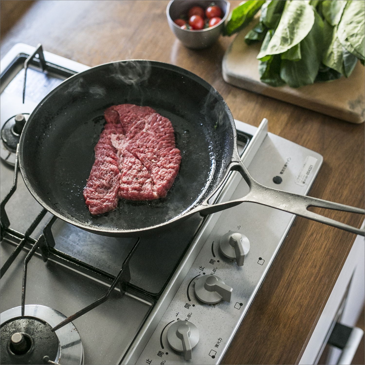 UNILLOY/フライパン 26cm - 鋳鉄なのに重くない、お肉が絶品になるフライパン