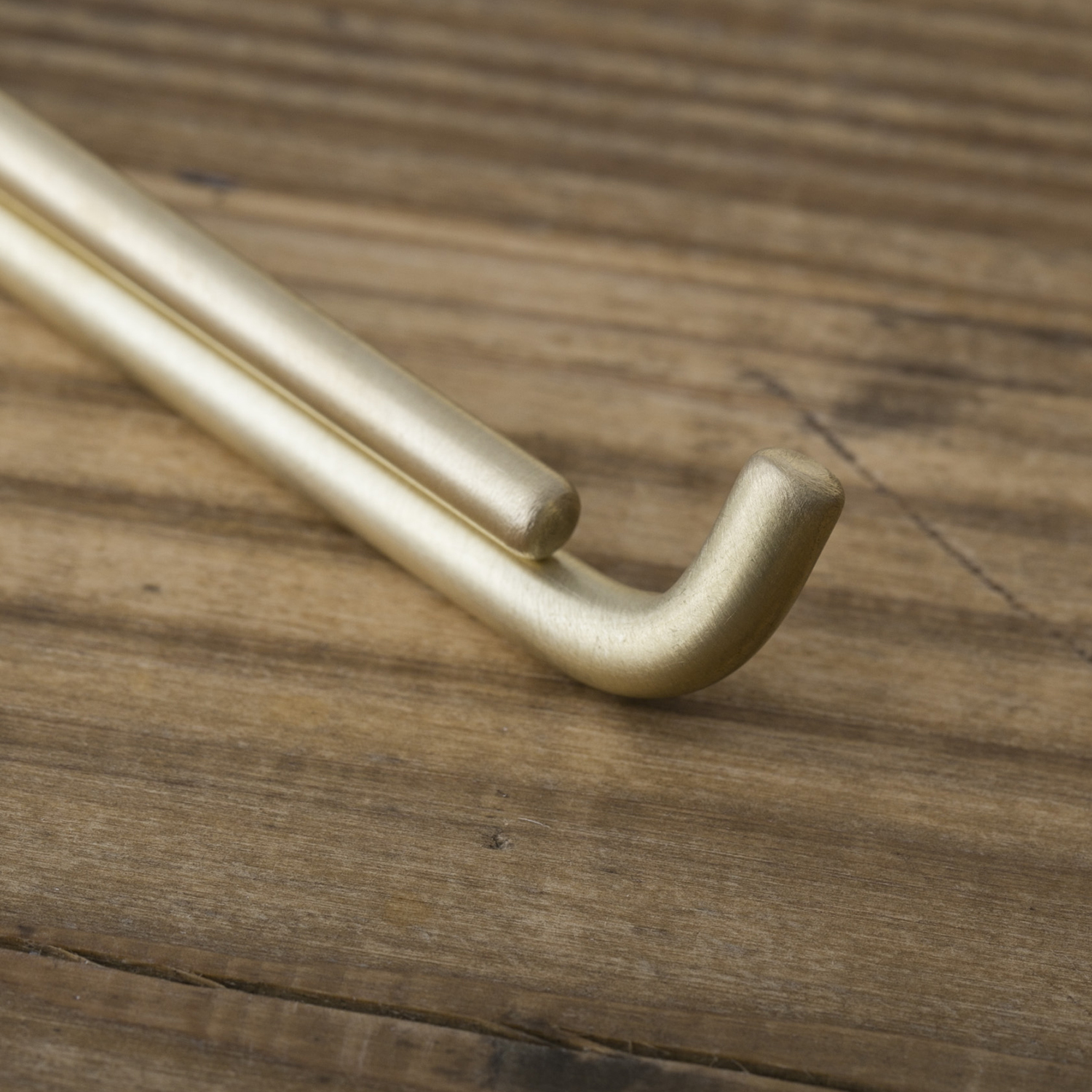 千葉工作所/Paper Holder Brass（ペーパーホルダー 真鍮） - トイレットペーパーの交換が楽な、絵になるホルダー