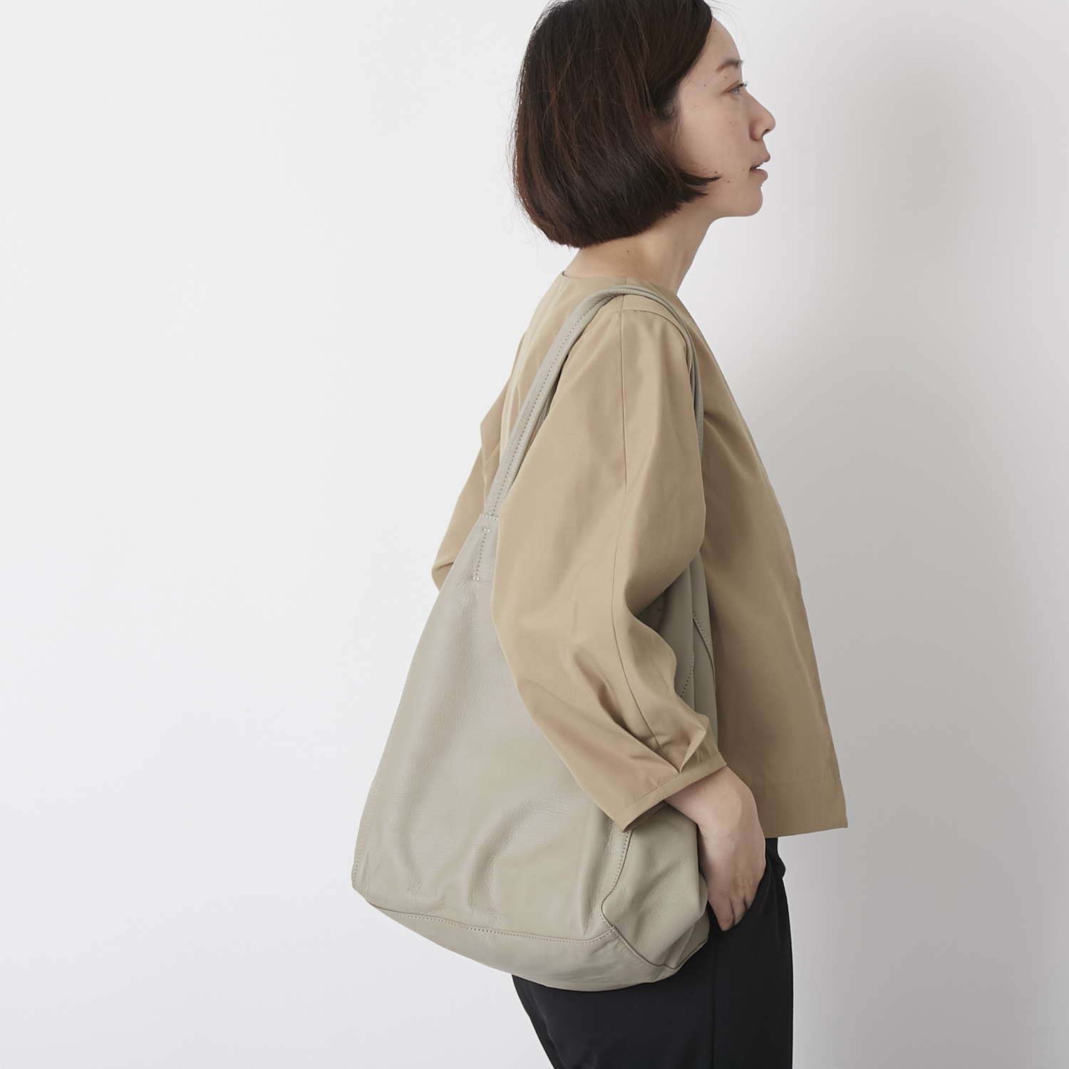 THE PITH/SMOOTH SOFT COW LEATHER TOTE BAG M