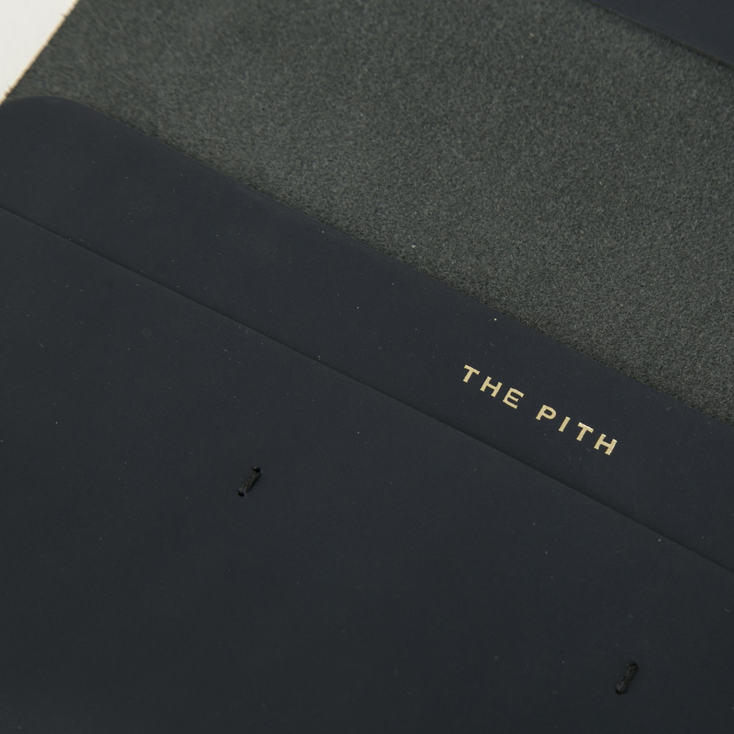 THE PITH/RUBBER LEATHER 薄型パスポートケース