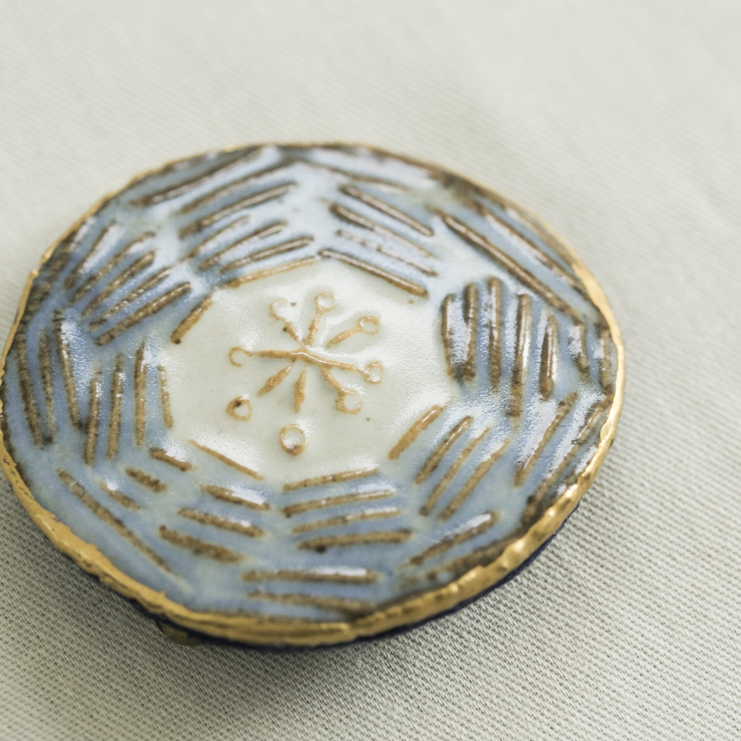 sen/ガレットブローチ