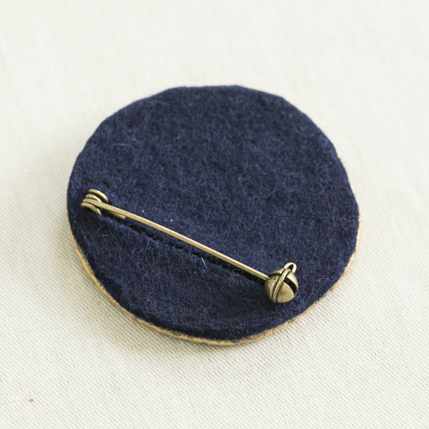 sen/ガレットブローチ