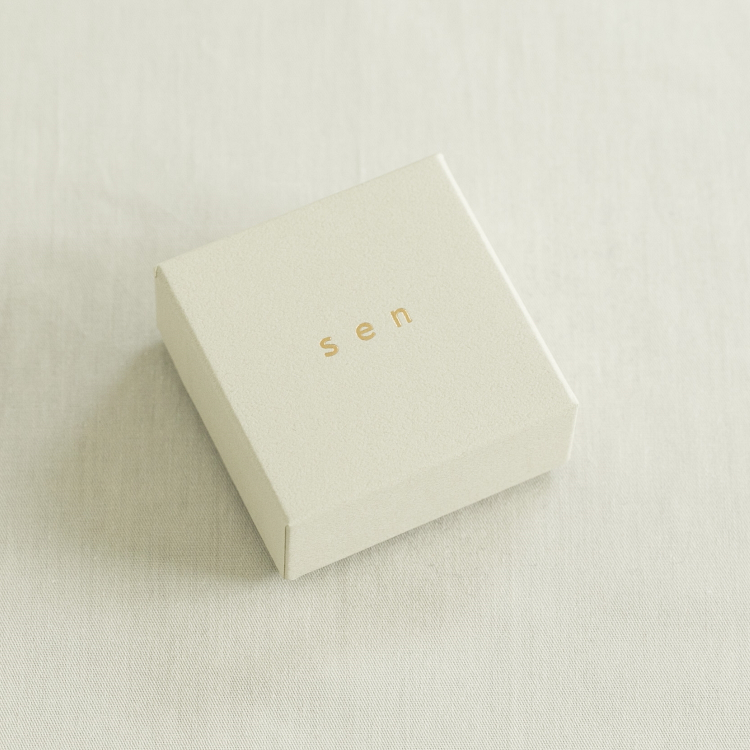 sen/ガレットブローチ