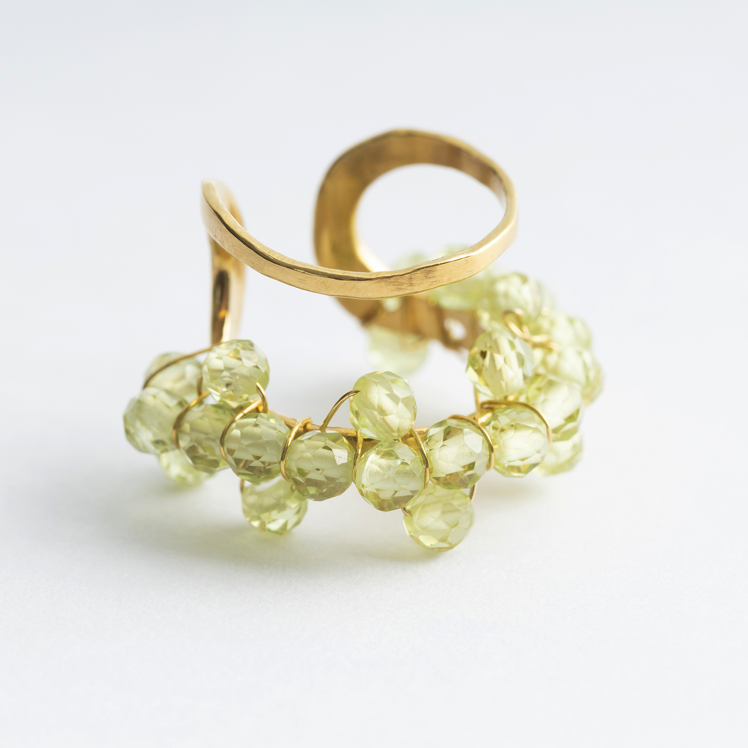 FLORIETTE/bloom gems earcuff ペリドット -シンプルな格好でも華やか